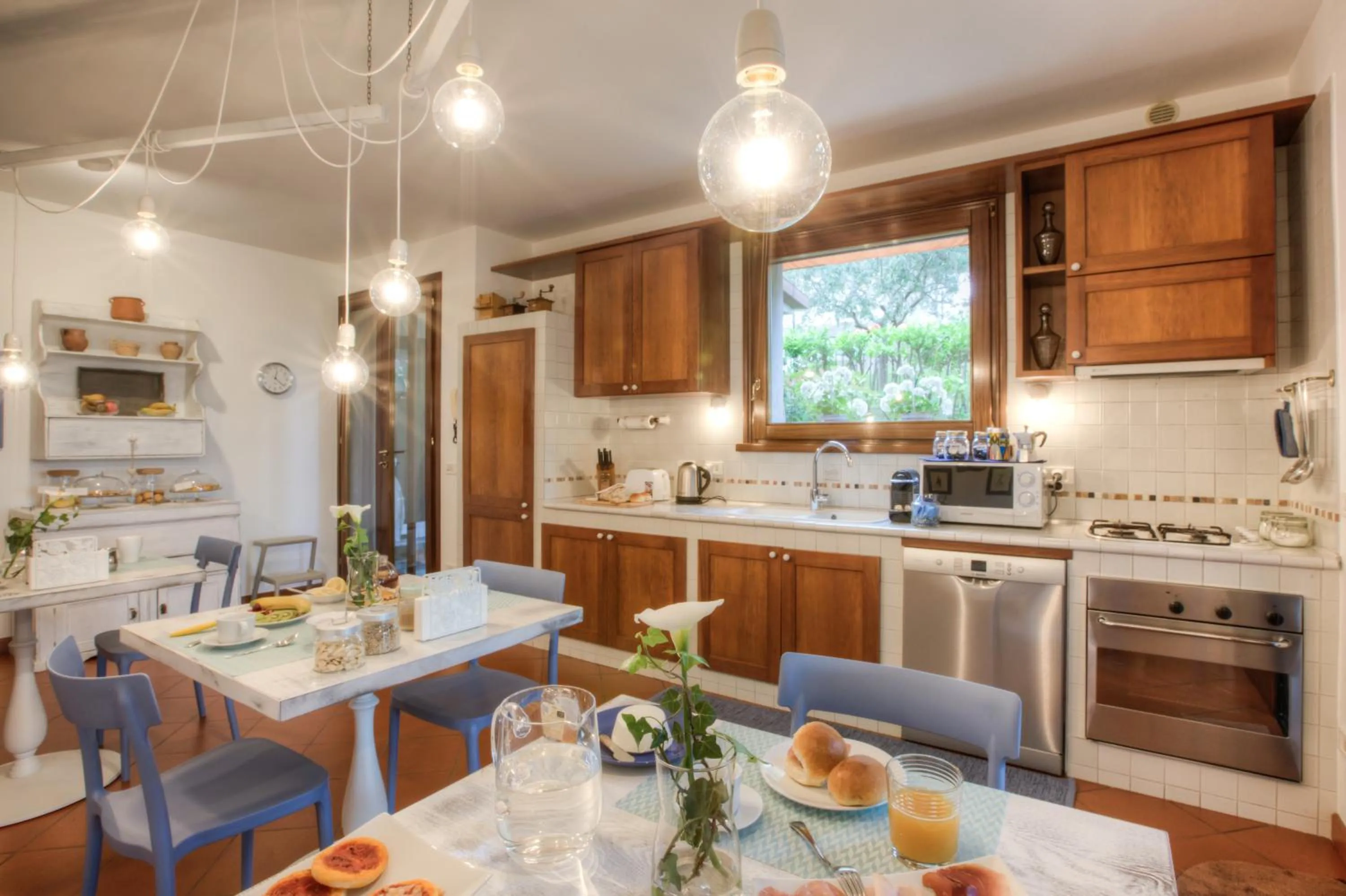 Communal kitchen in B&B Maison Il Melograno