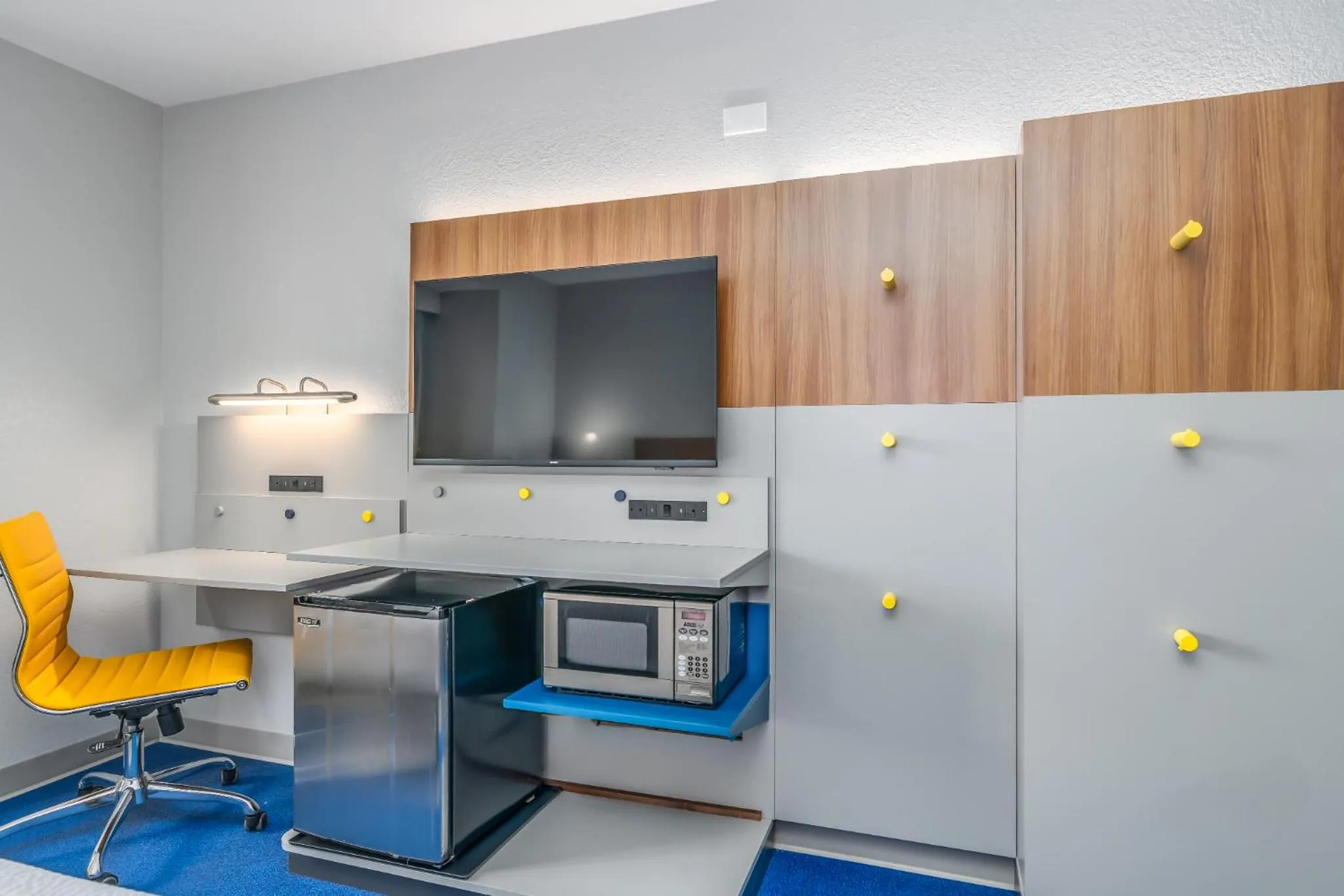 TV and multimedia in Microtel Inn and Suites Montgomery