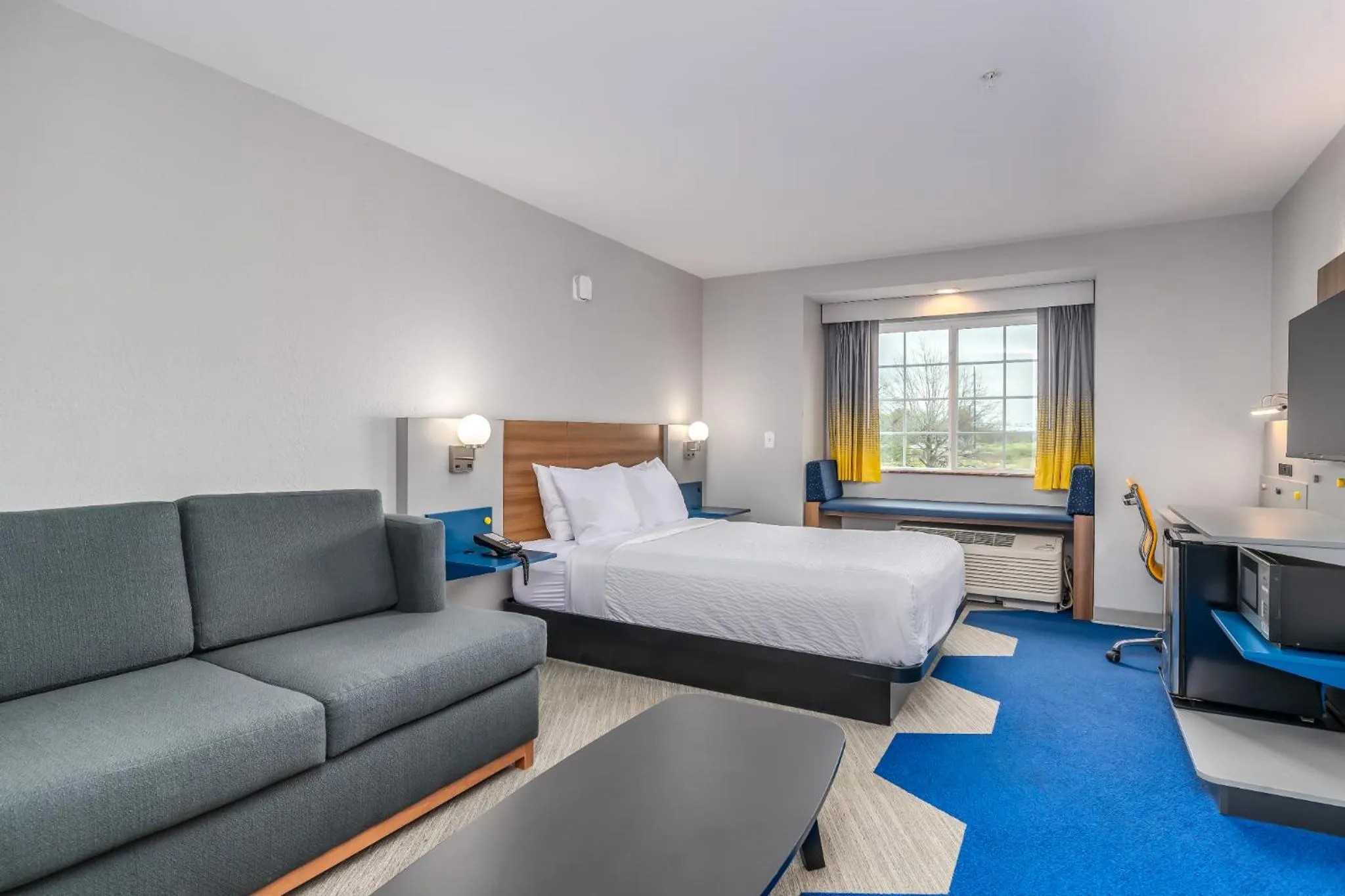 Bed in Microtel Inn and Suites Montgomery