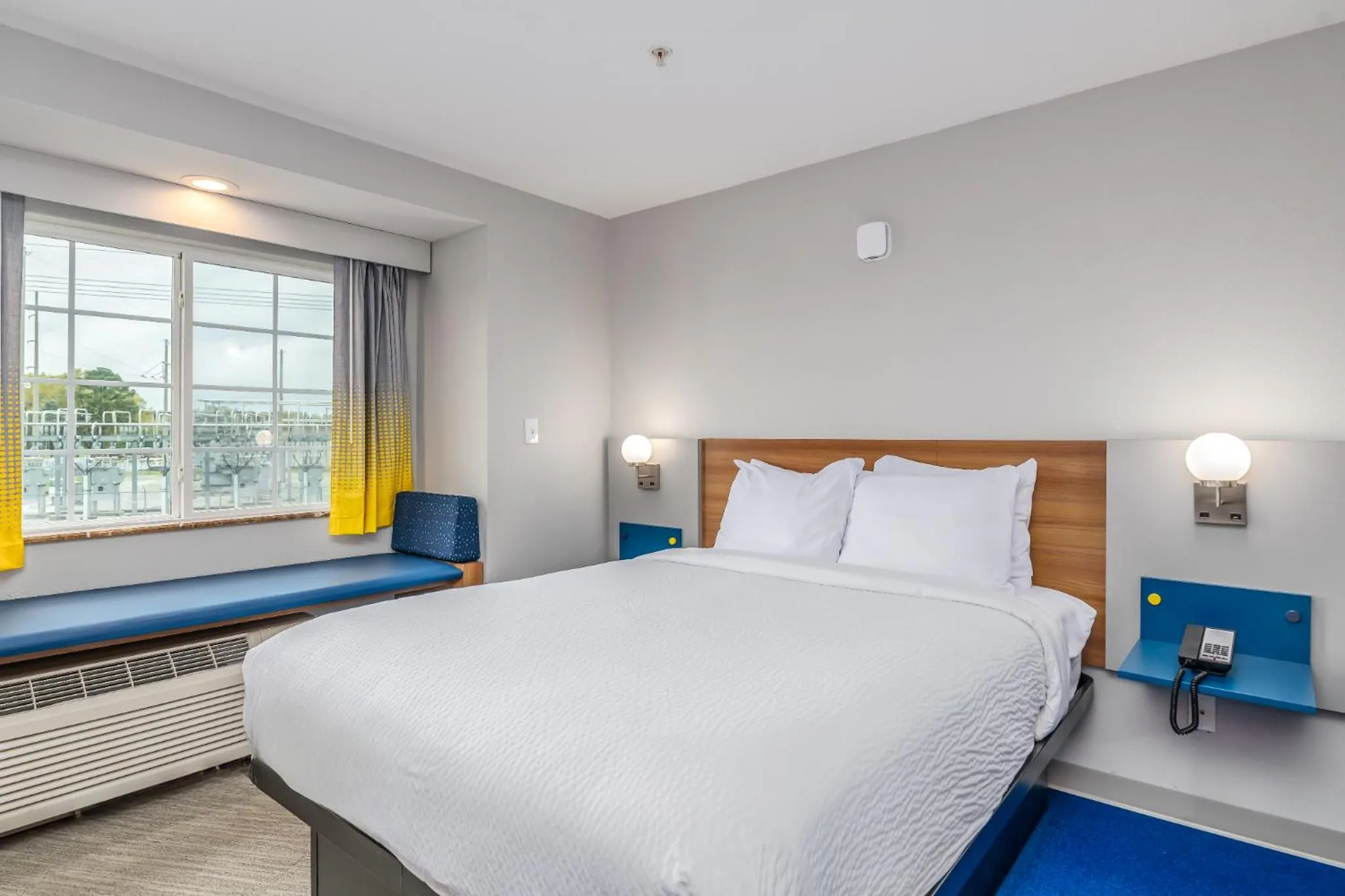 Bed in Microtel Inn and Suites Montgomery