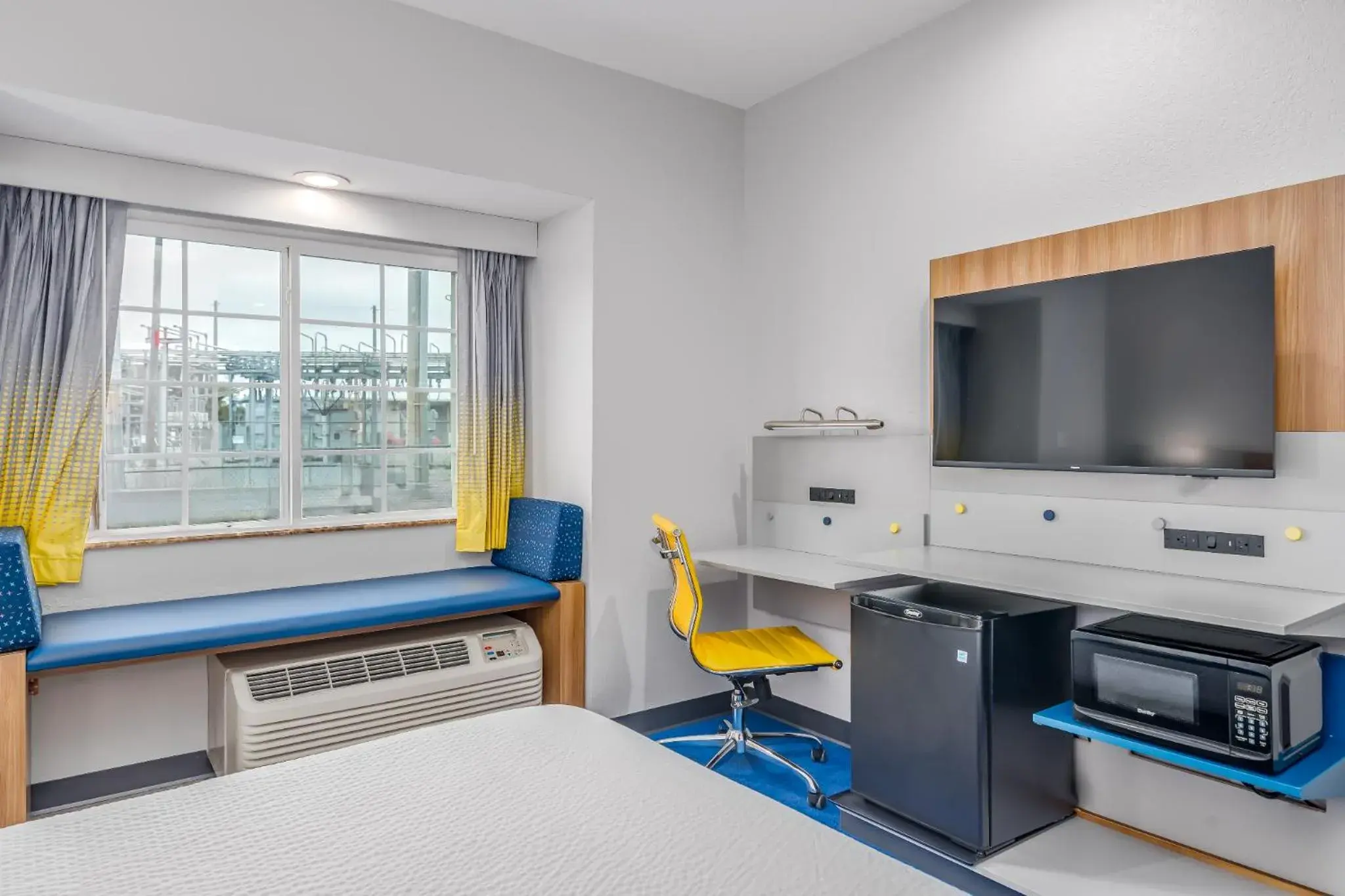 1 Queen Bed, Deluxe Accessible Room, Non-Smoking in Microtel Inn and Suites Montgomery 1 Queen Bed, Deluxe Accessible Room, Non-Smoking in Microtel Inn and Suites Montgomery