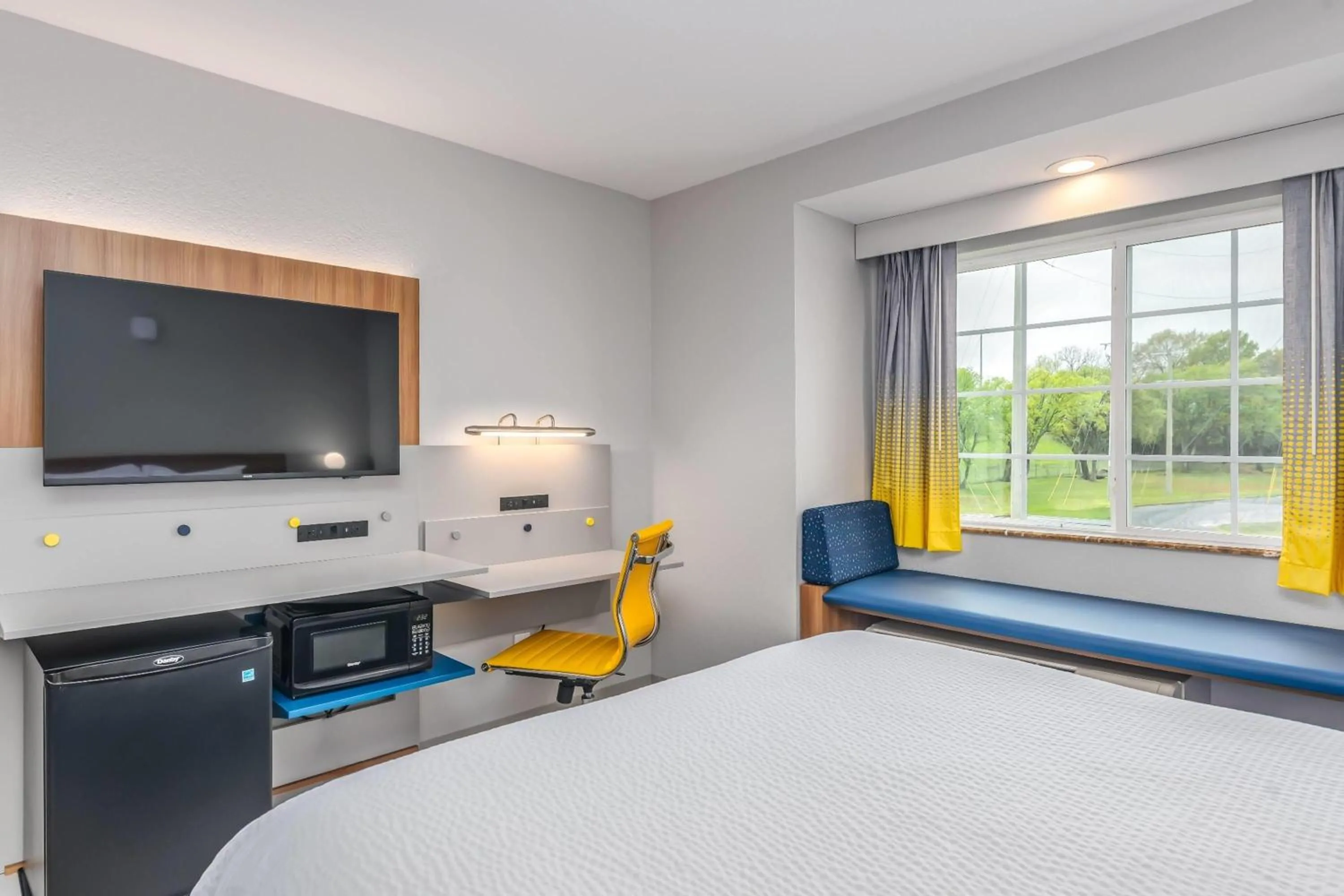 Photo of the whole room, Bed in Microtel Inn and Suites Montgomery