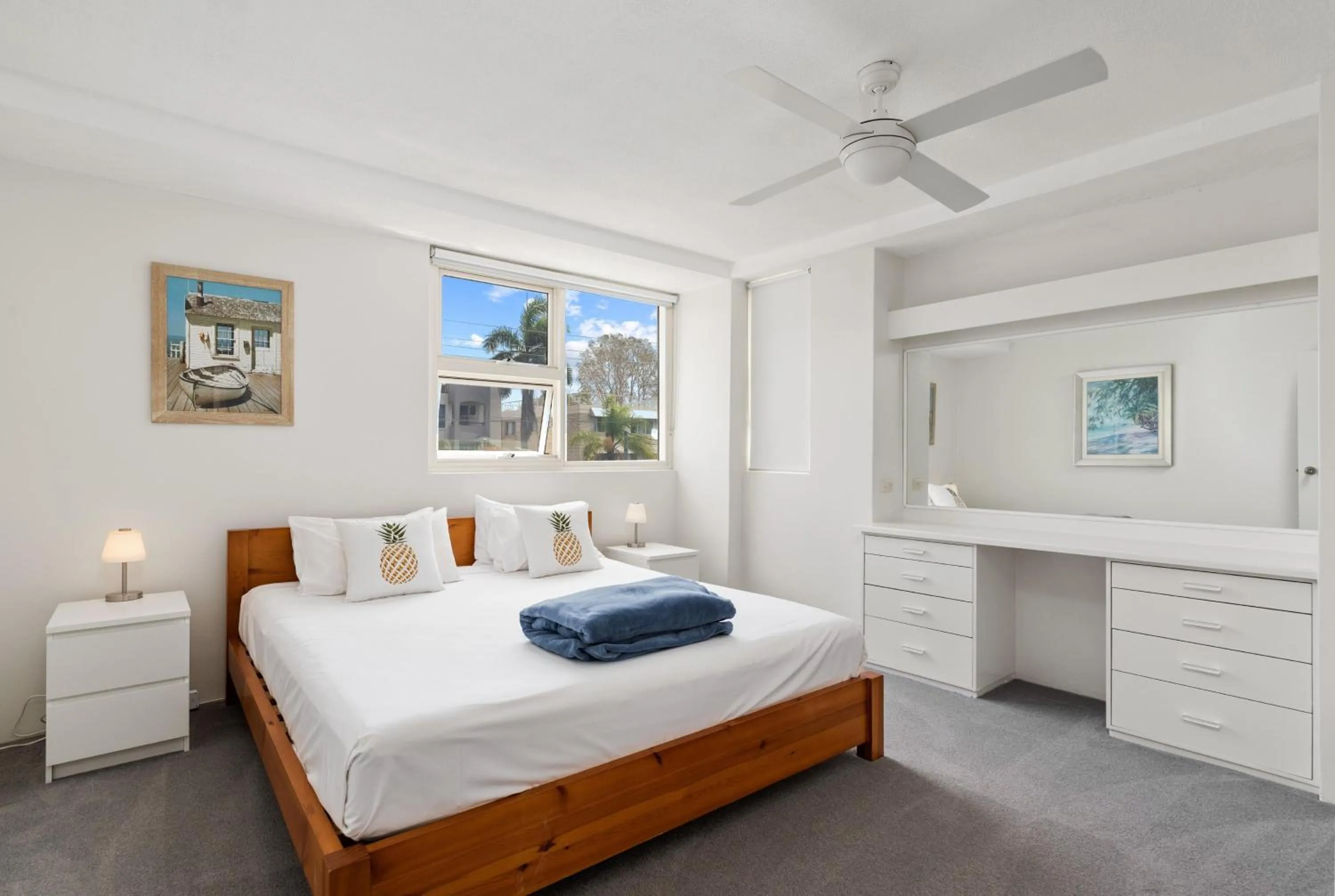 Bathroom, Bed in 84 The Spit Holiday Apartments