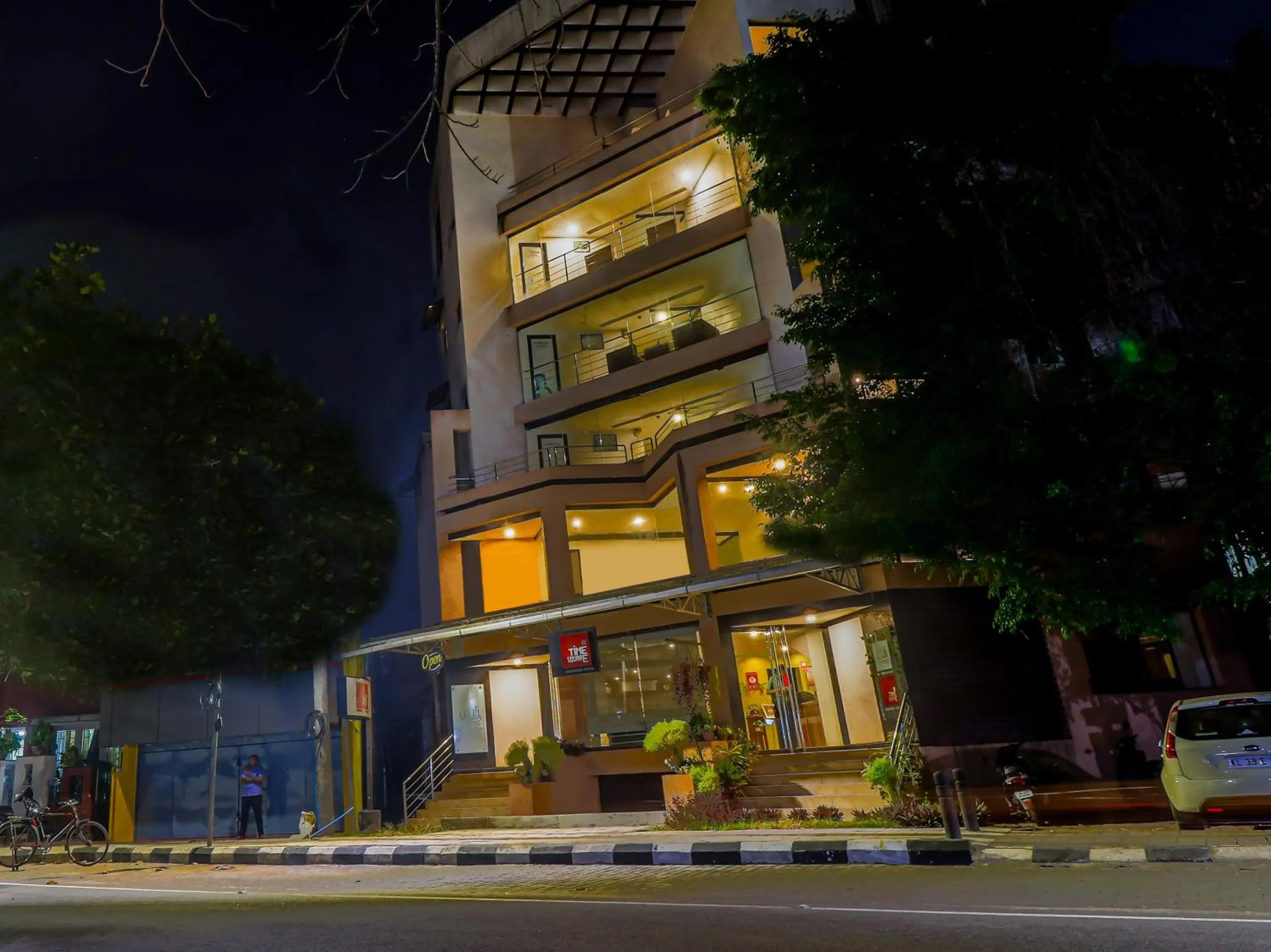 Facade/entrance in Treebo Time Square Marine Drive