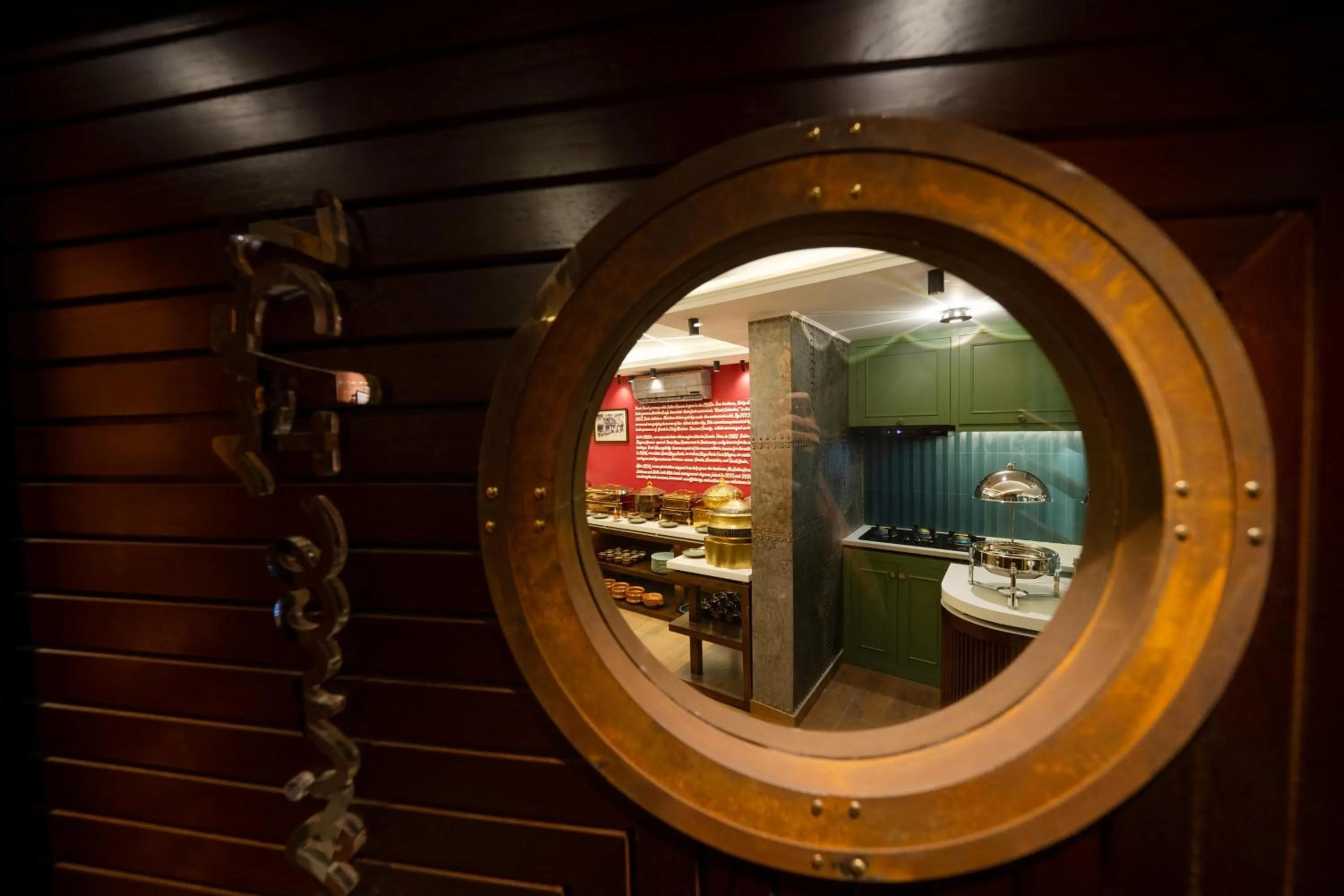 Restaurant/places to eat in Treebo Time Square Marine Drive