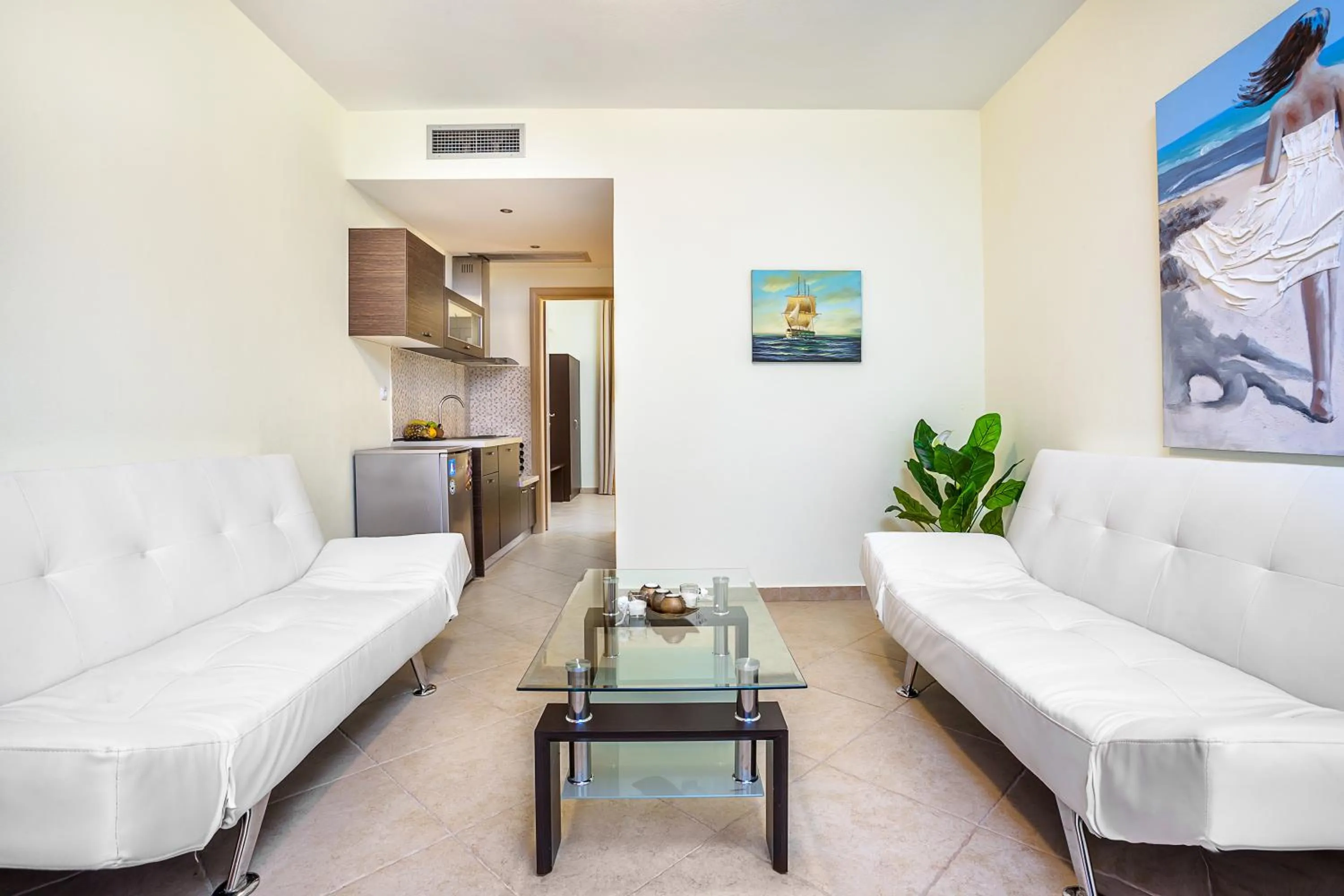 Kitchen or kitchenette in Belohorizonte Fine Accommodation