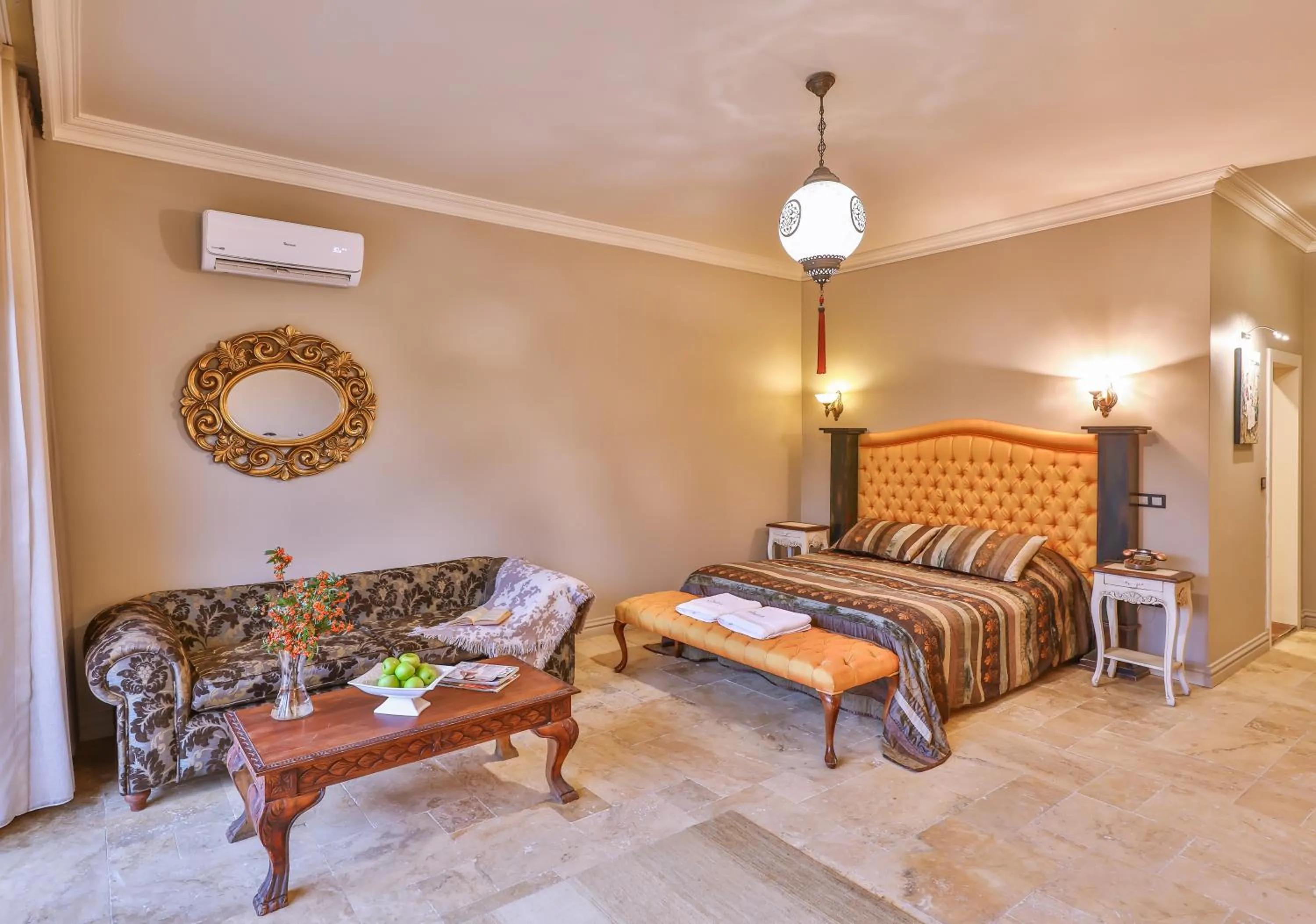 Photo of the whole room, Bed in Çetmihan Hotel