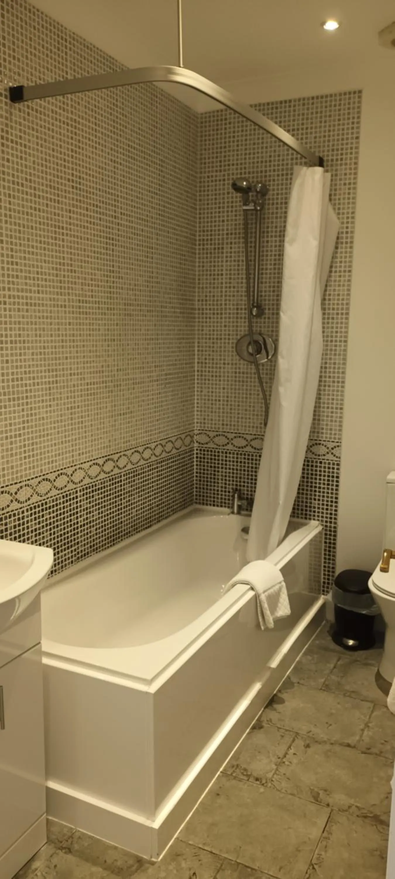 Bathroom in Riverdale Hall Hotel & Leisure