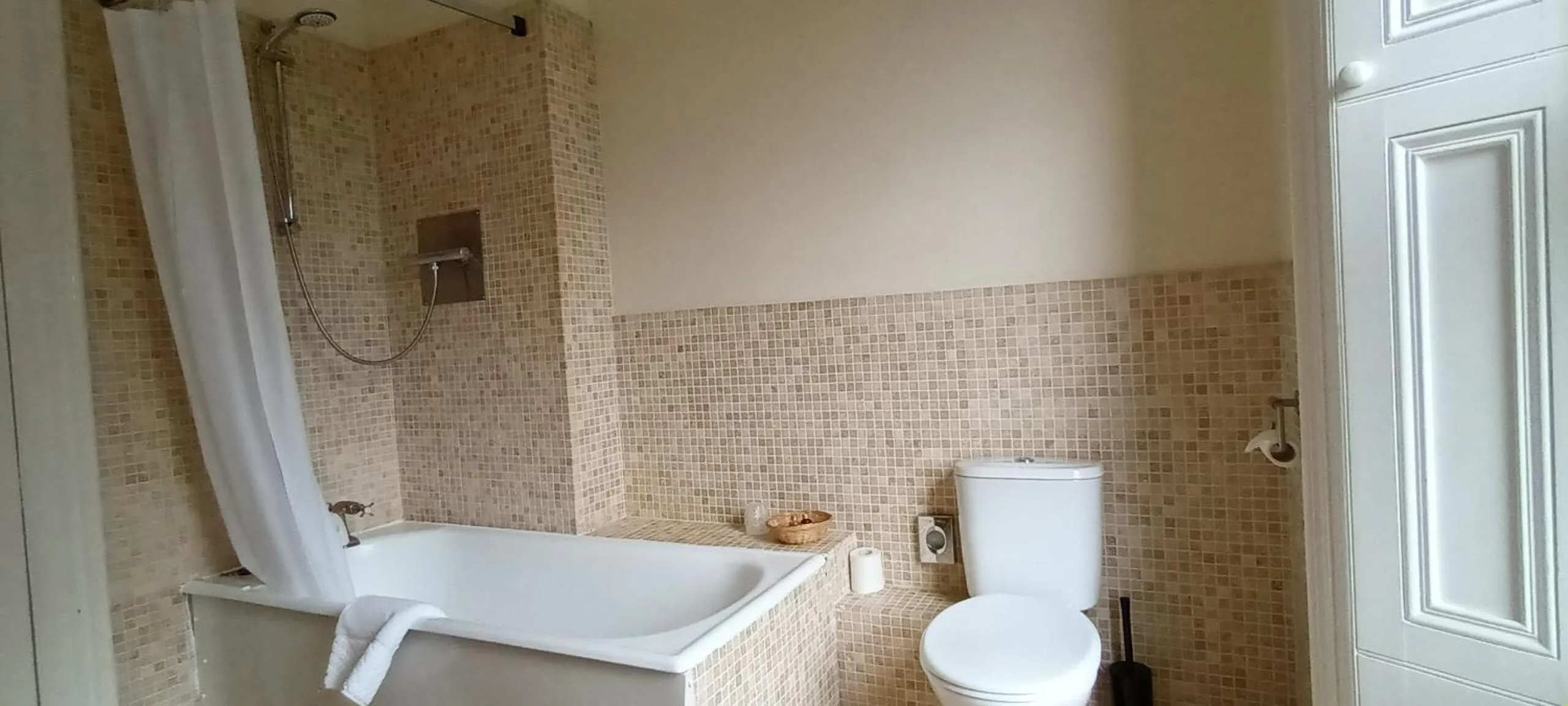 Bathroom in Riverdale Hall Hotel & Leisure