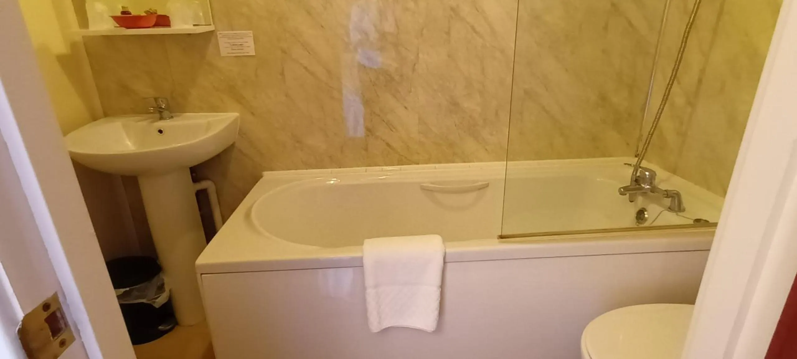 Bathroom in Riverdale Hall Hotel & Leisure