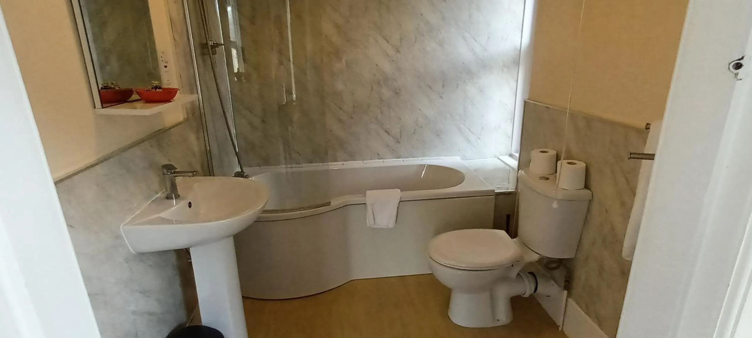 Bathroom in Riverdale Hall Hotel & Leisure