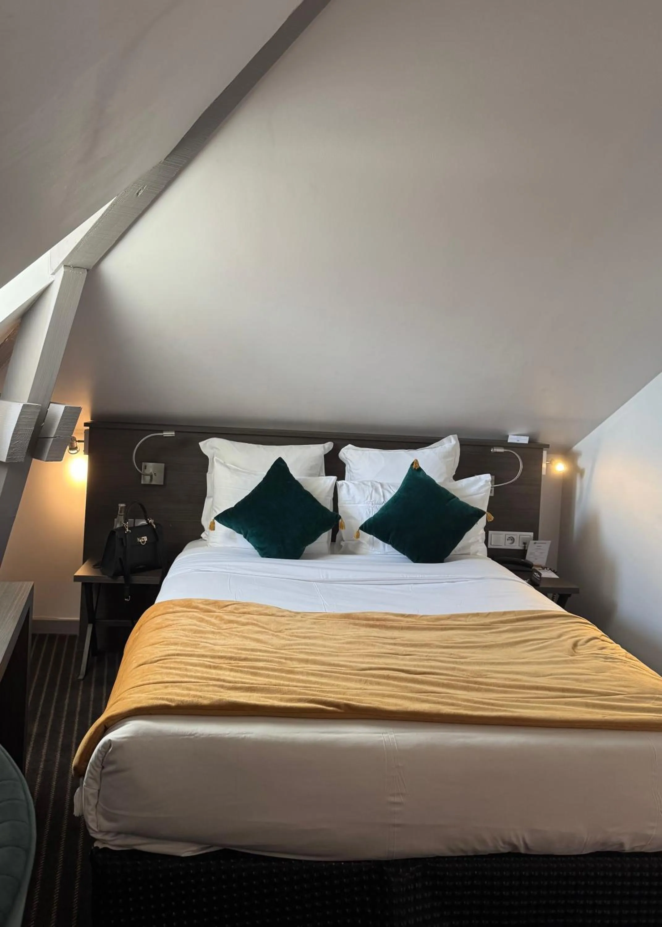 Bed in Best Western Blois Château