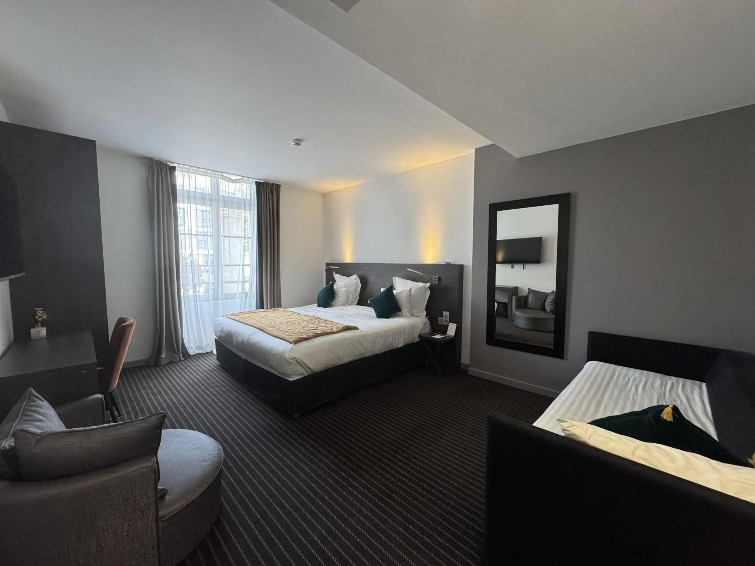 Bedroom, Bed in Best Western Blois Château