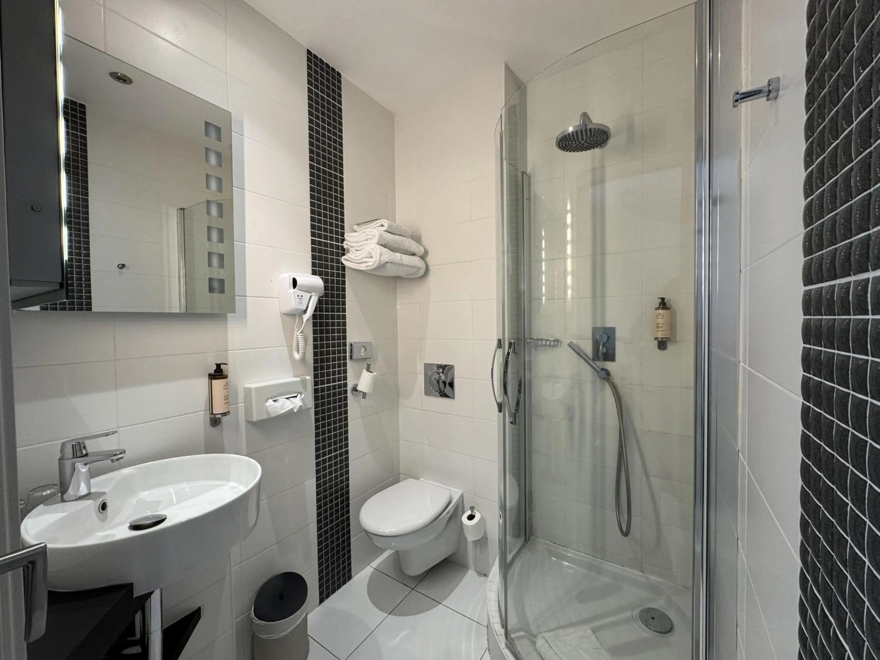 Bedroom in Best Western Blois Château