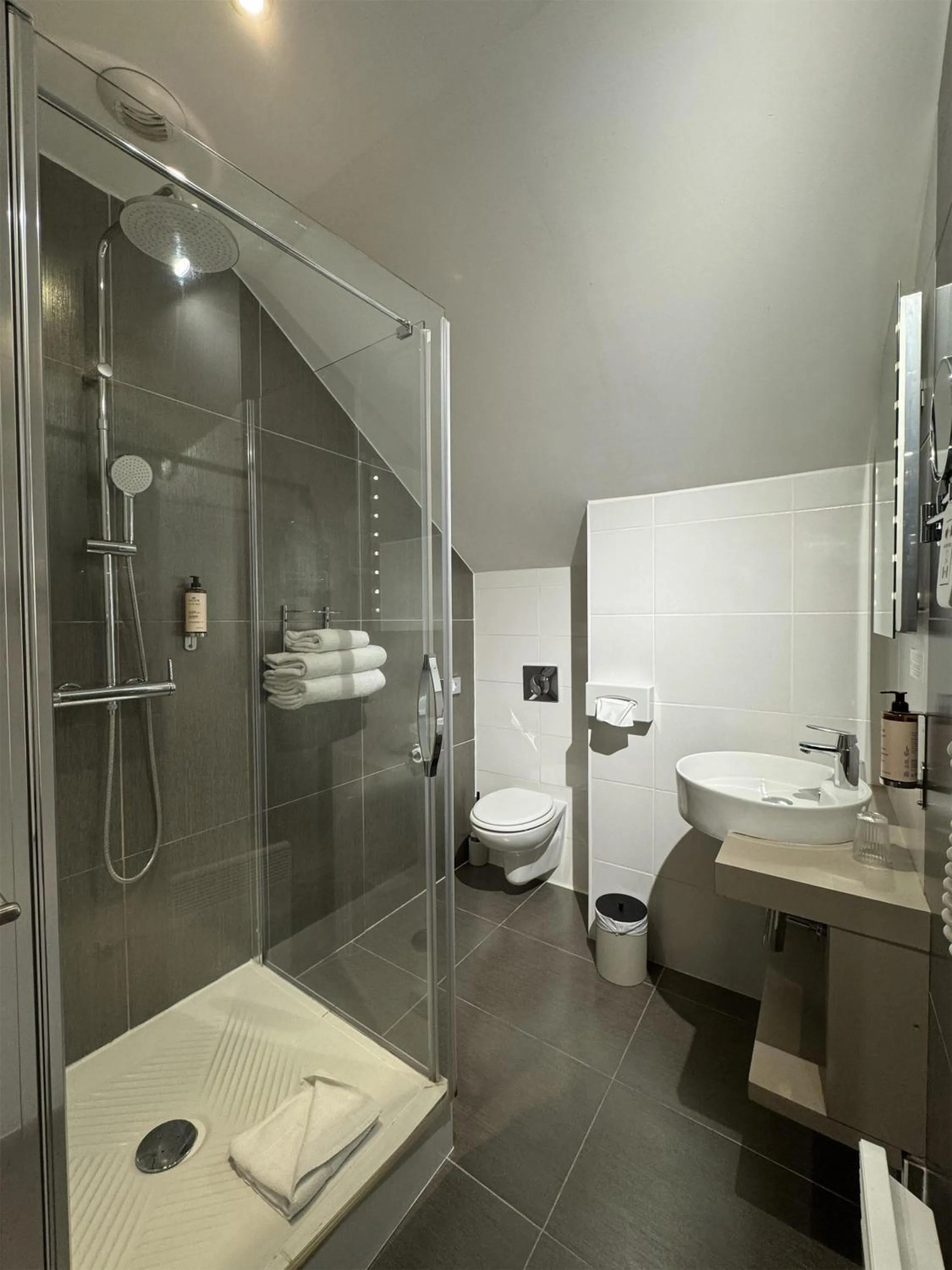 Bedroom in Best Western Blois Château