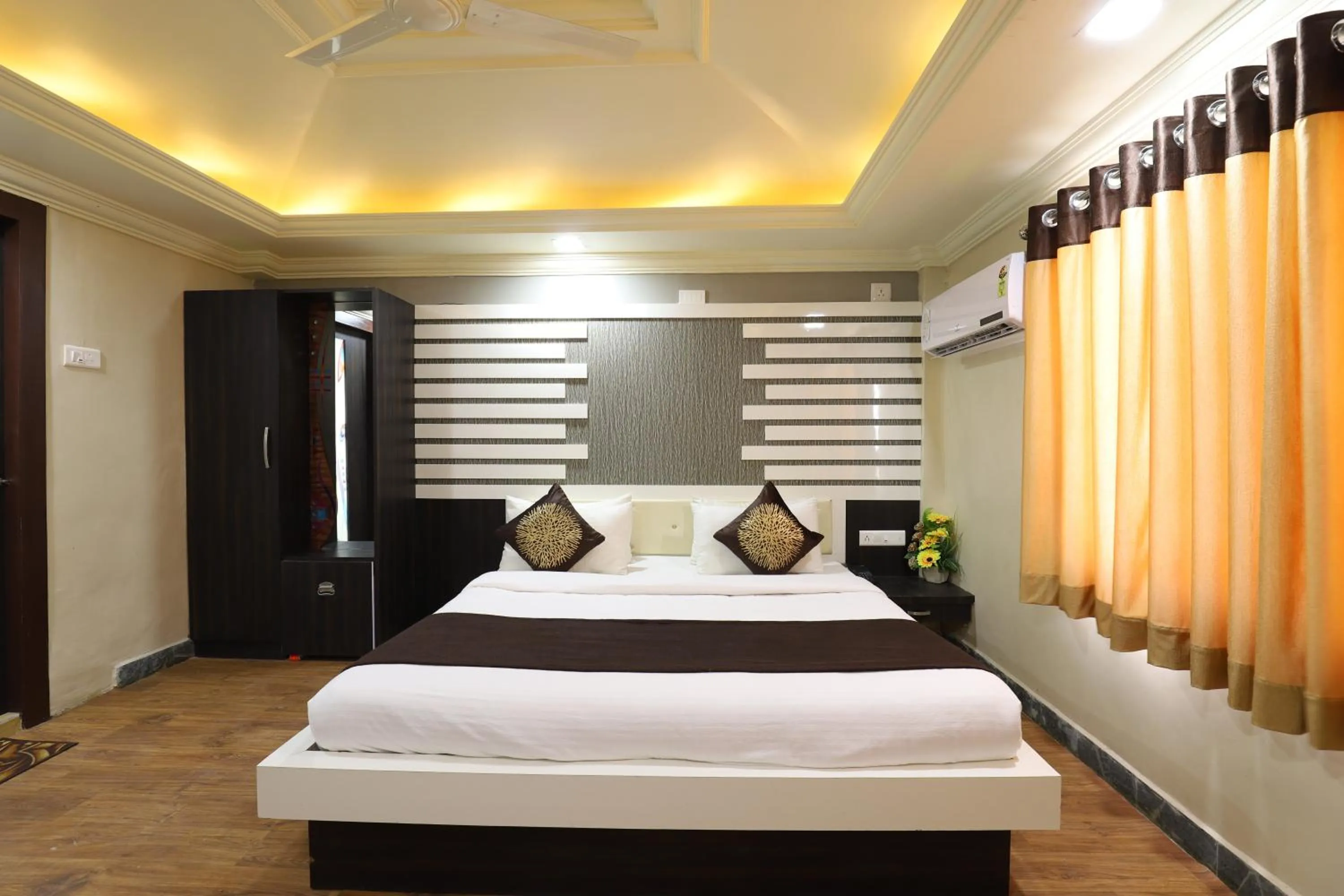 Bed in Hotel Loyal Residency