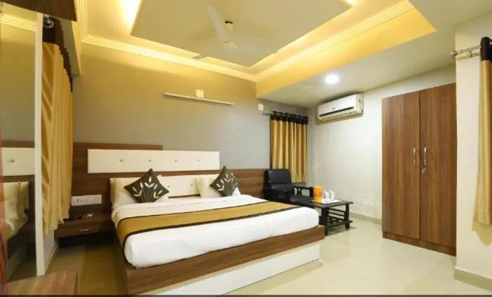 Bed in Hotel Loyal Residency