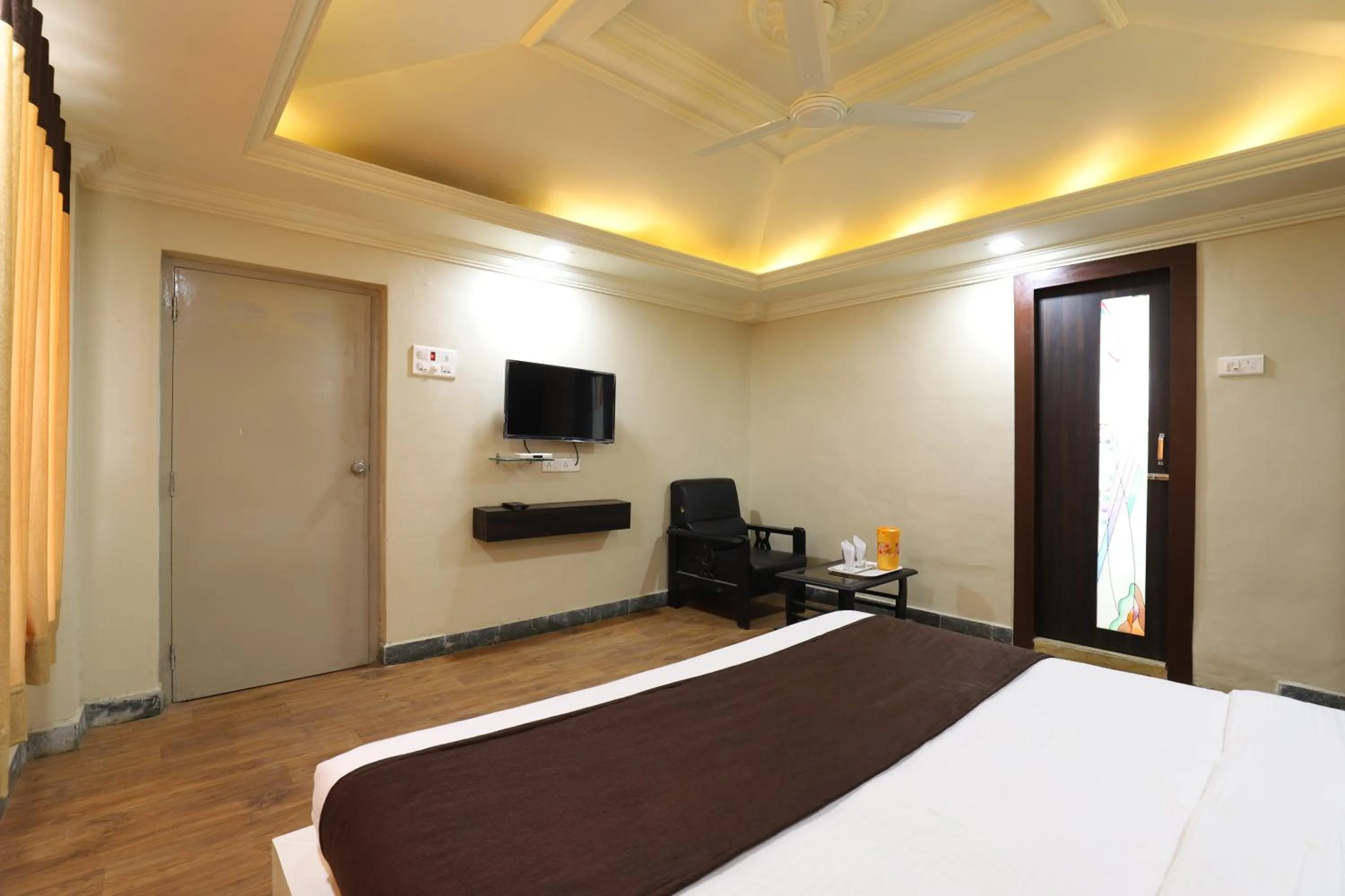 Bed in Hotel Loyal Residency