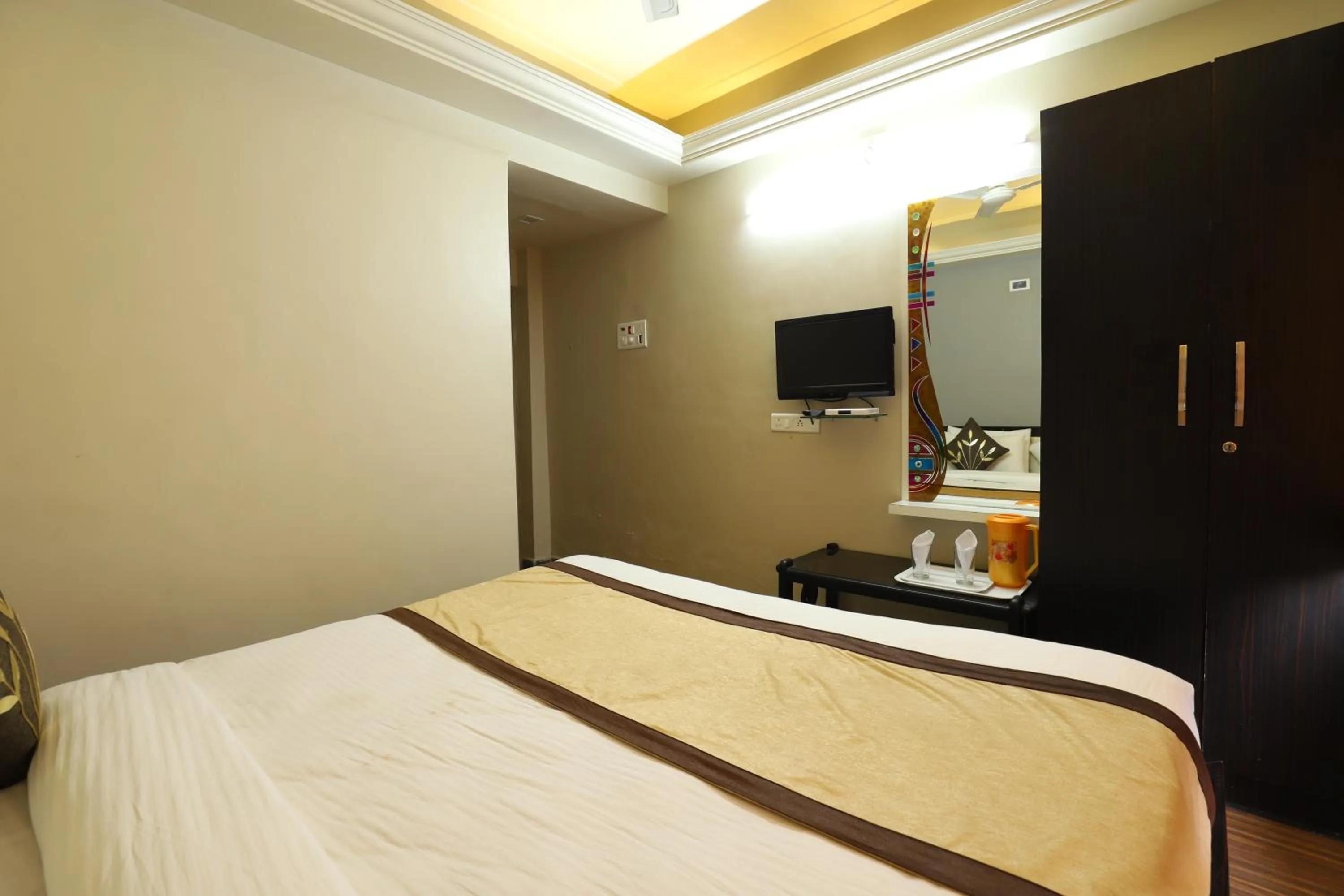Bed in Hotel Loyal Residency