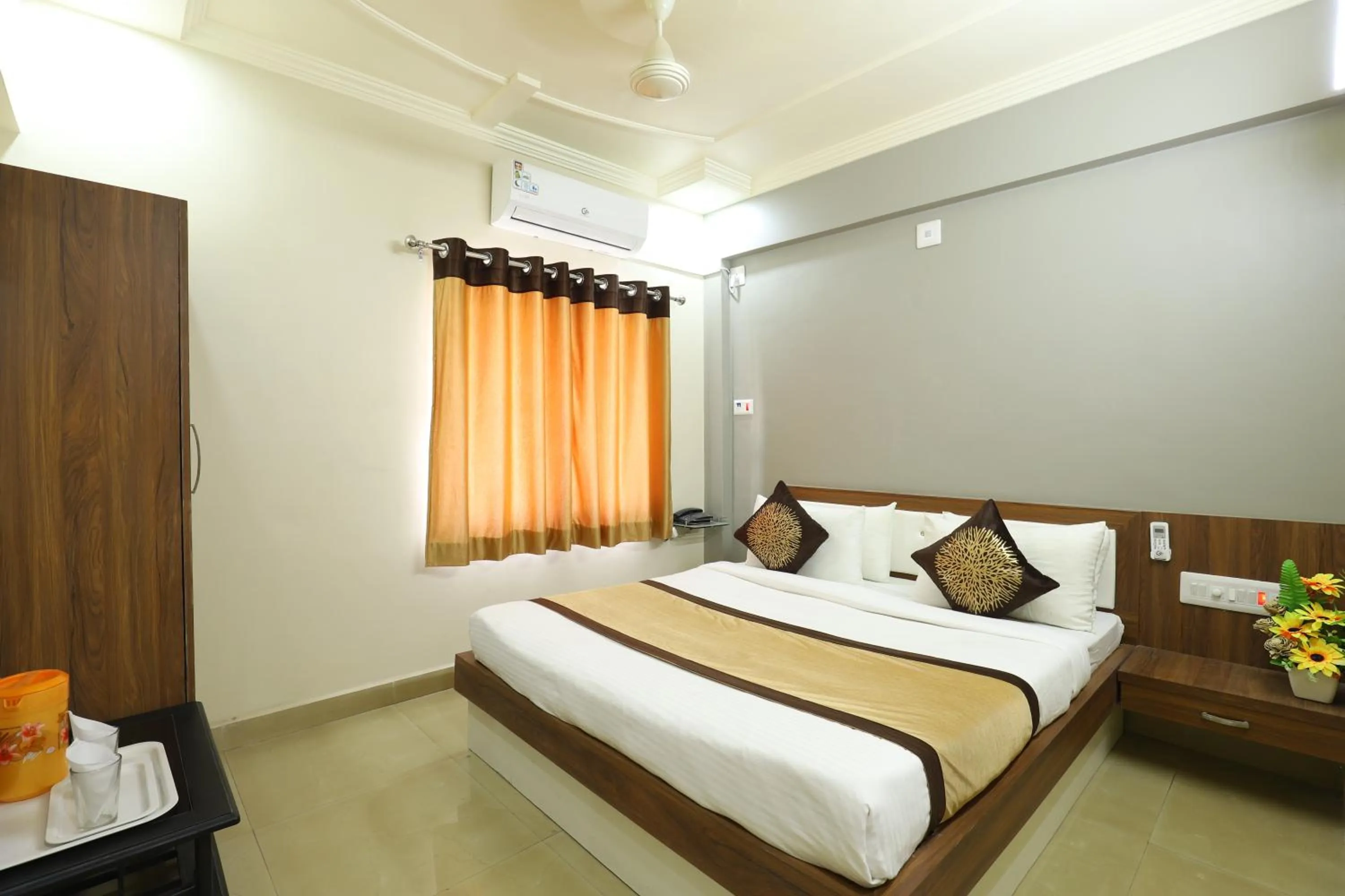Bed in Hotel Loyal Residency