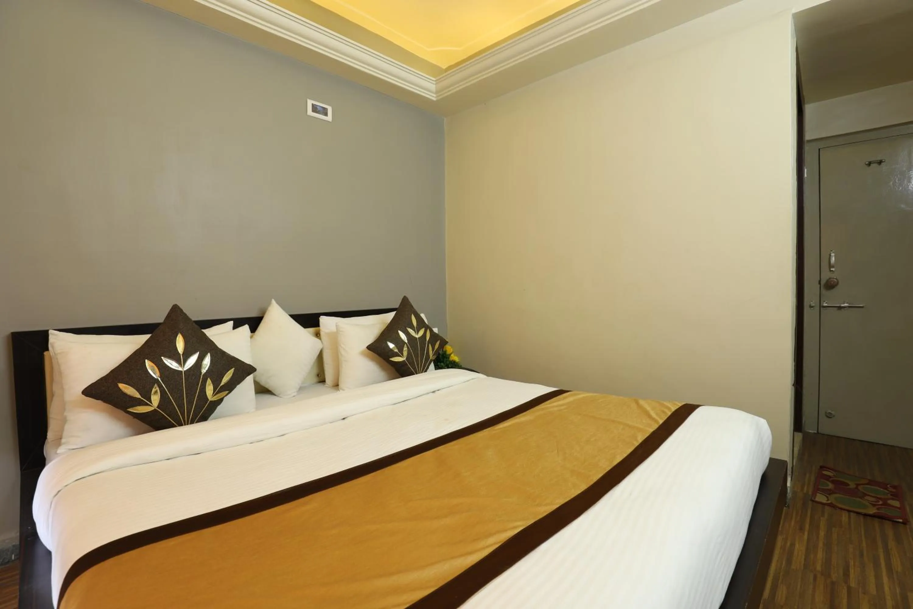Bed in Hotel Loyal Residency