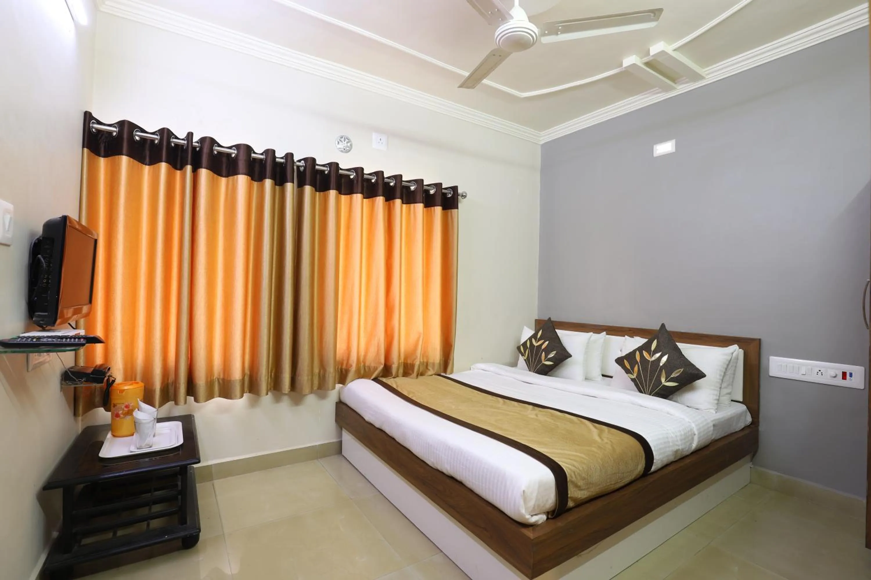 Bed in Hotel Loyal Residency