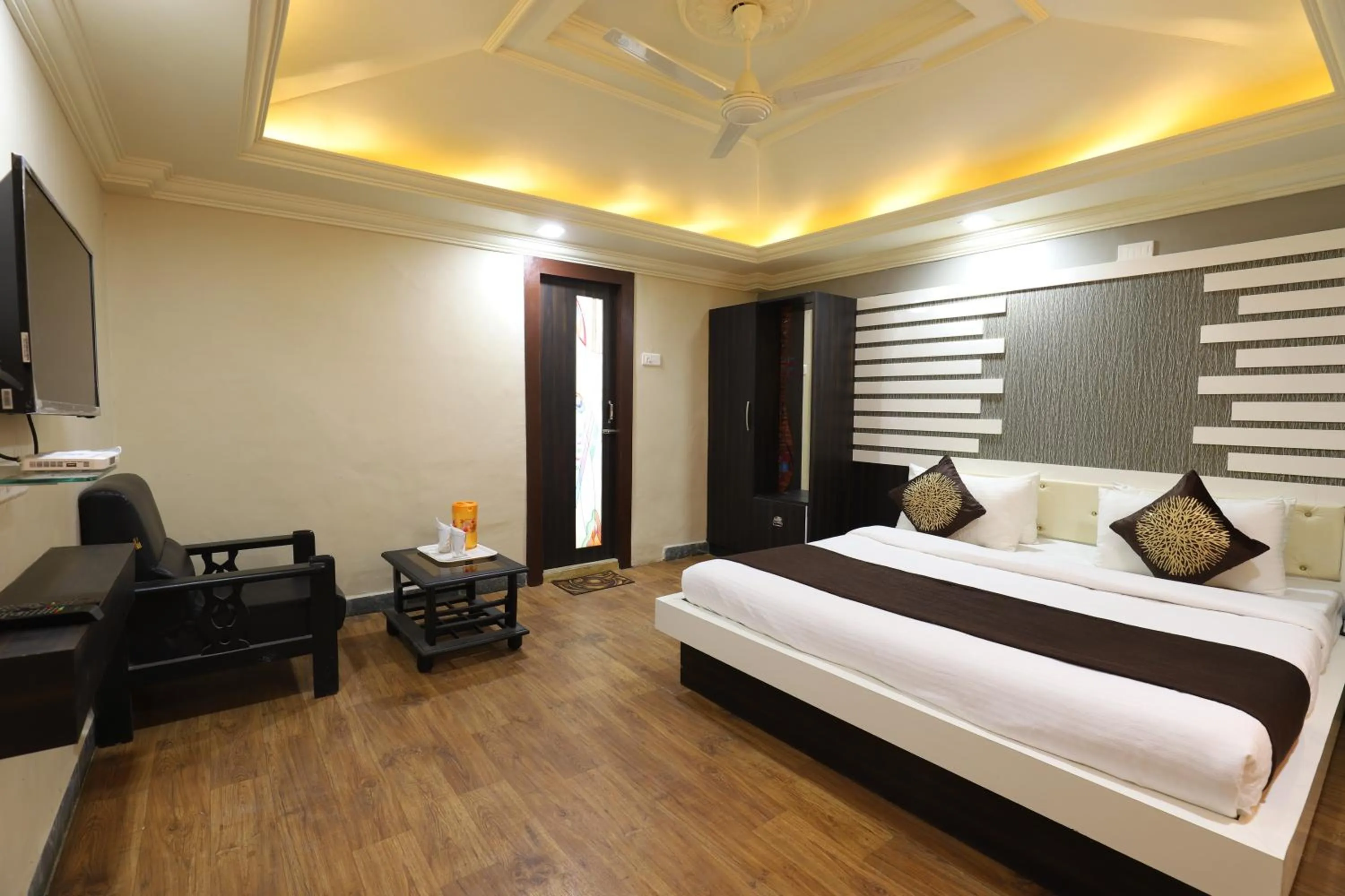 Bed in Hotel Loyal Residency