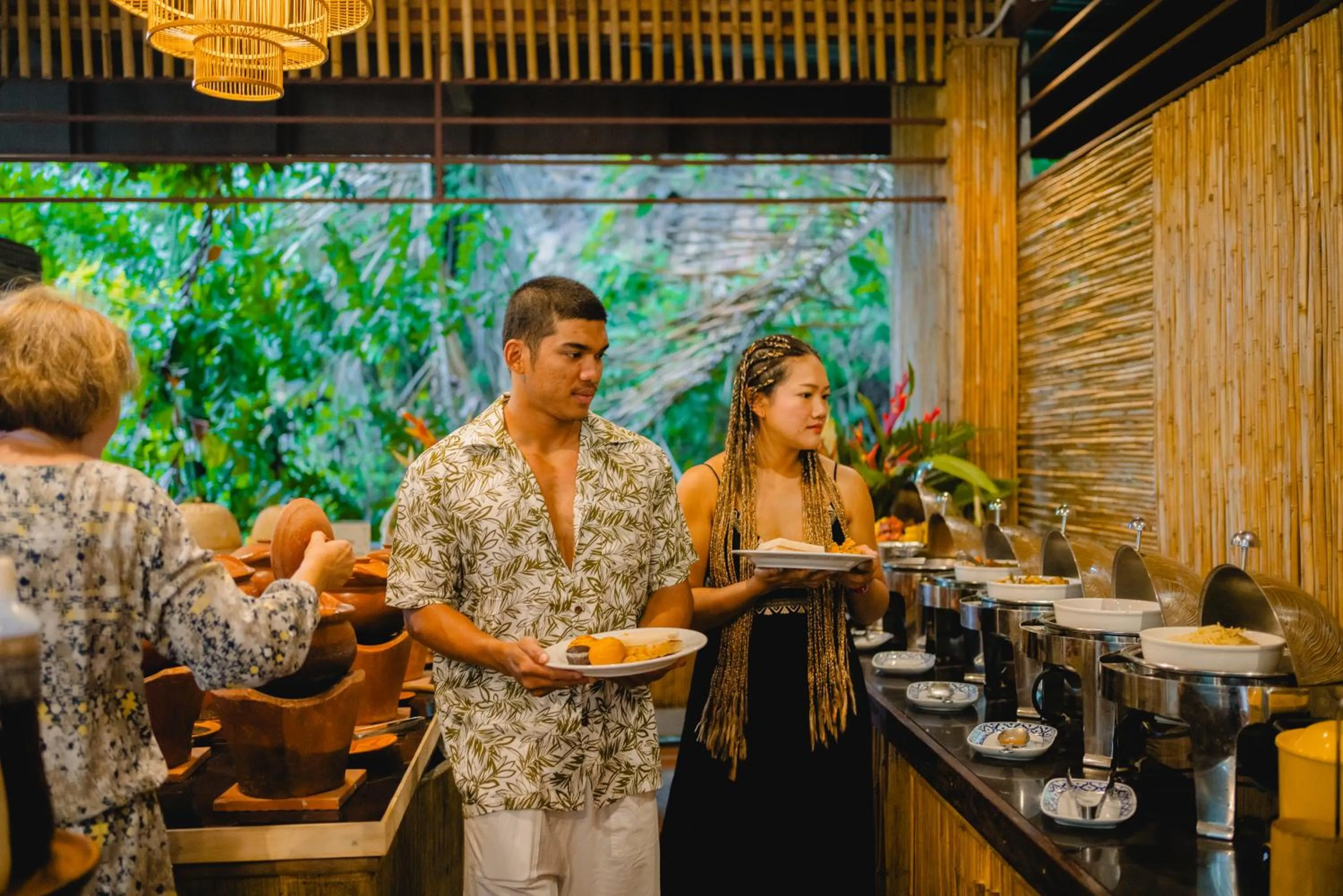 Restaurant/places to eat in Railay Phutawan Resort