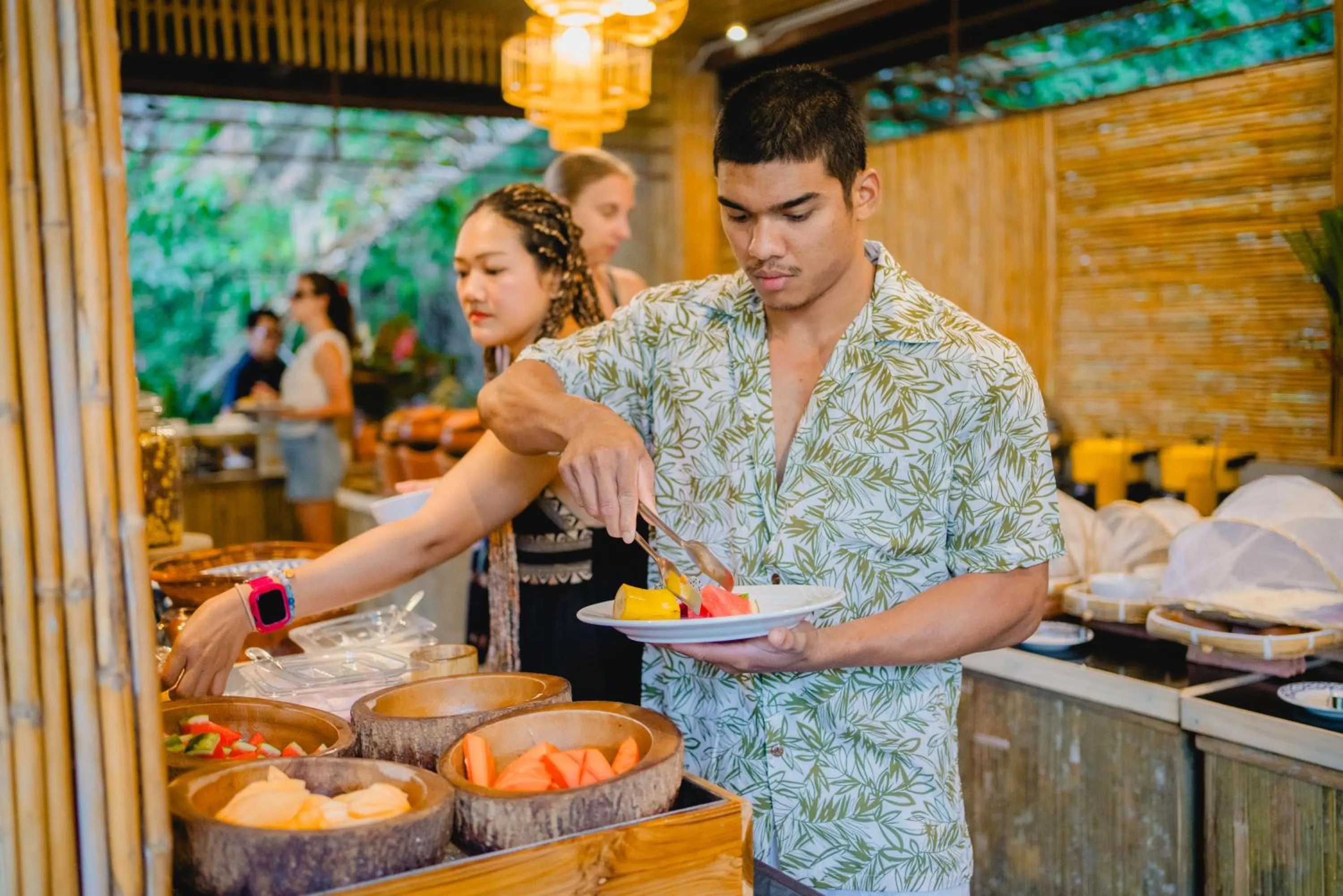 People in Railay Phutawan Resort