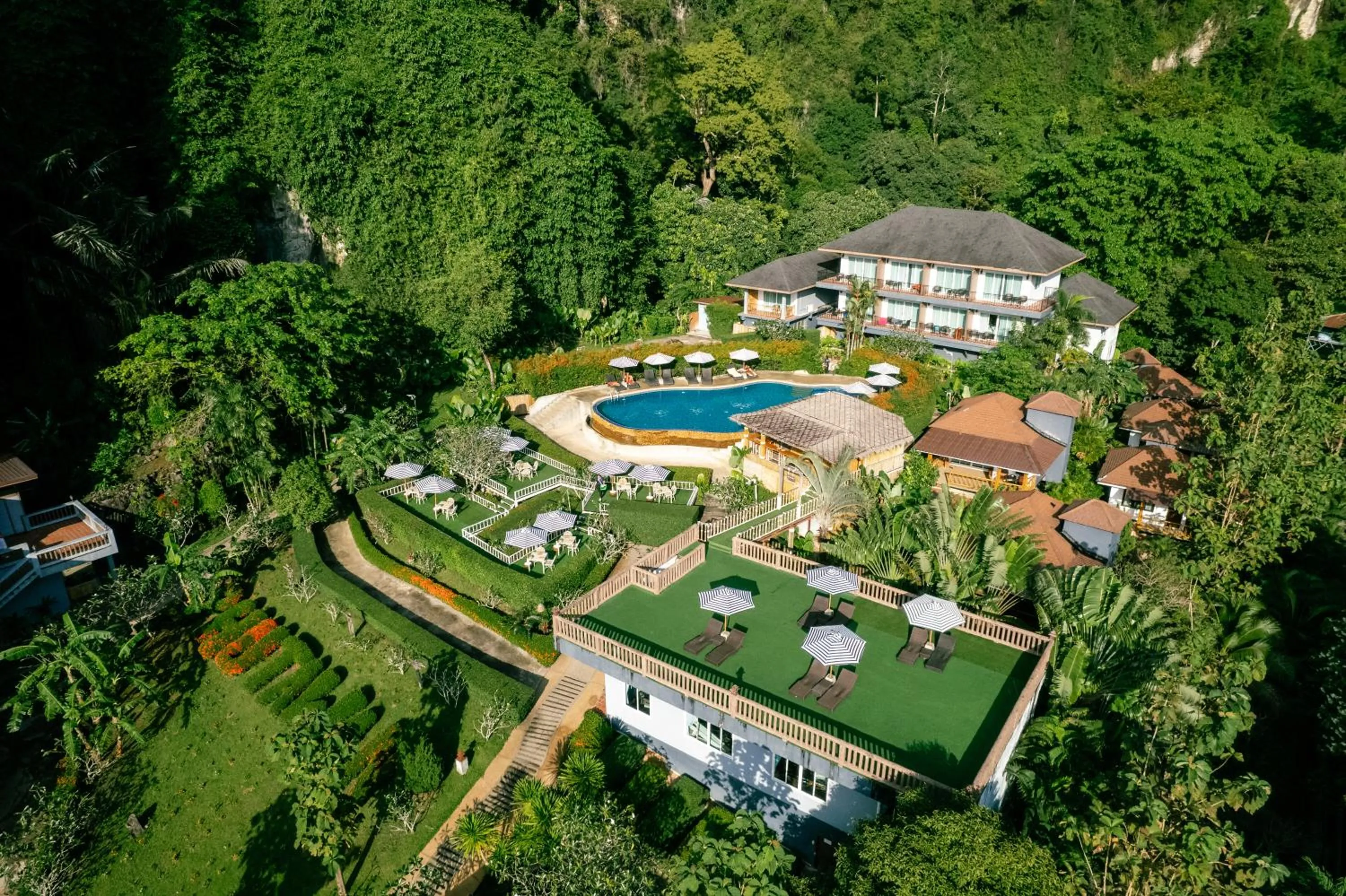 Property building in Railay Phutawan Resort