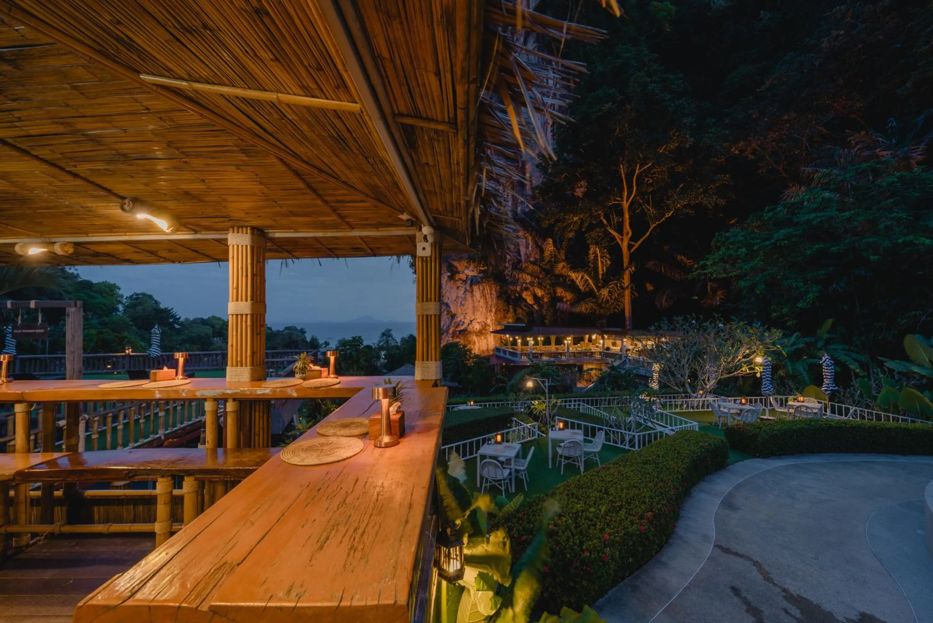 Night in Railay Phutawan Resort