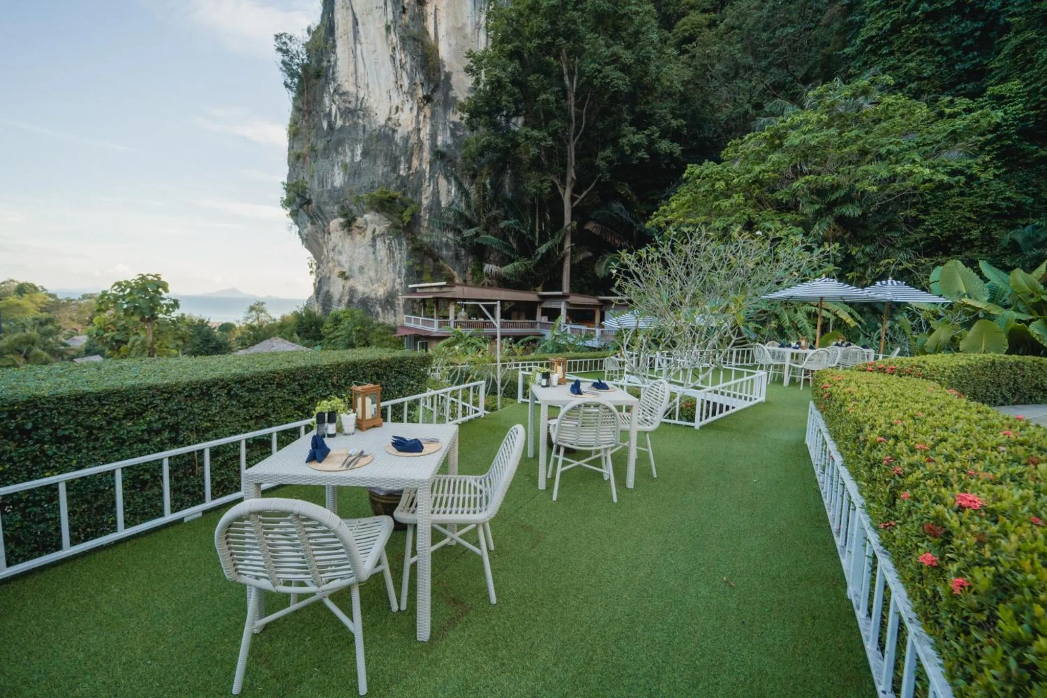 Restaurant/places to eat in Railay Phutawan Resort