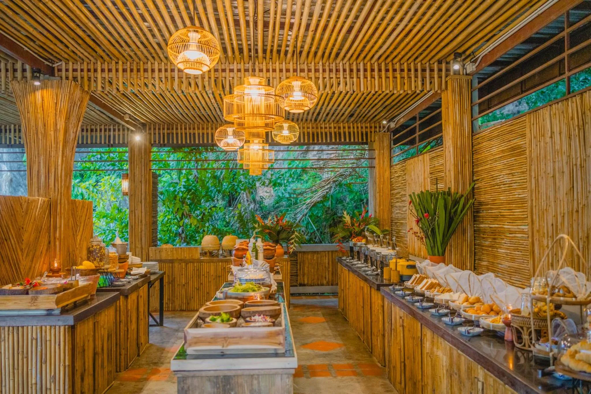 Restaurant/places to eat in Railay Phutawan Resort