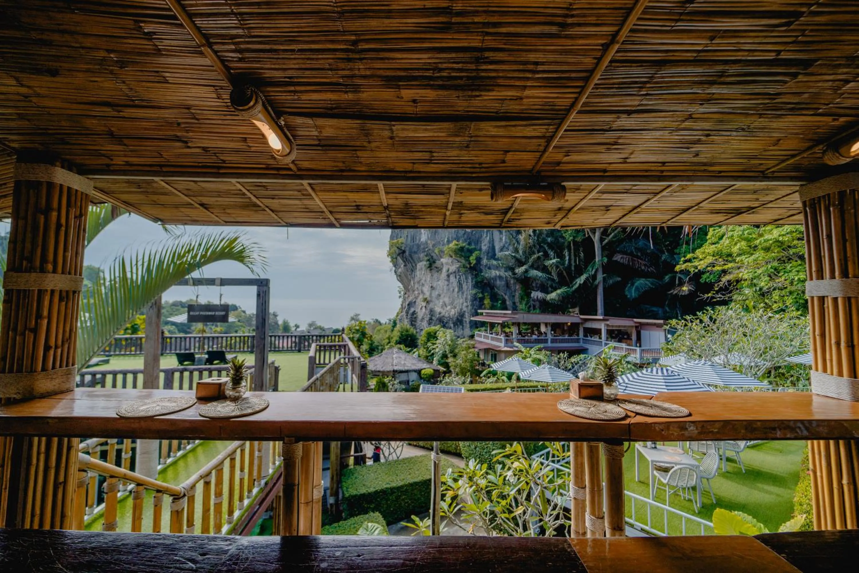 Restaurant/places to eat in Railay Phutawan Resort