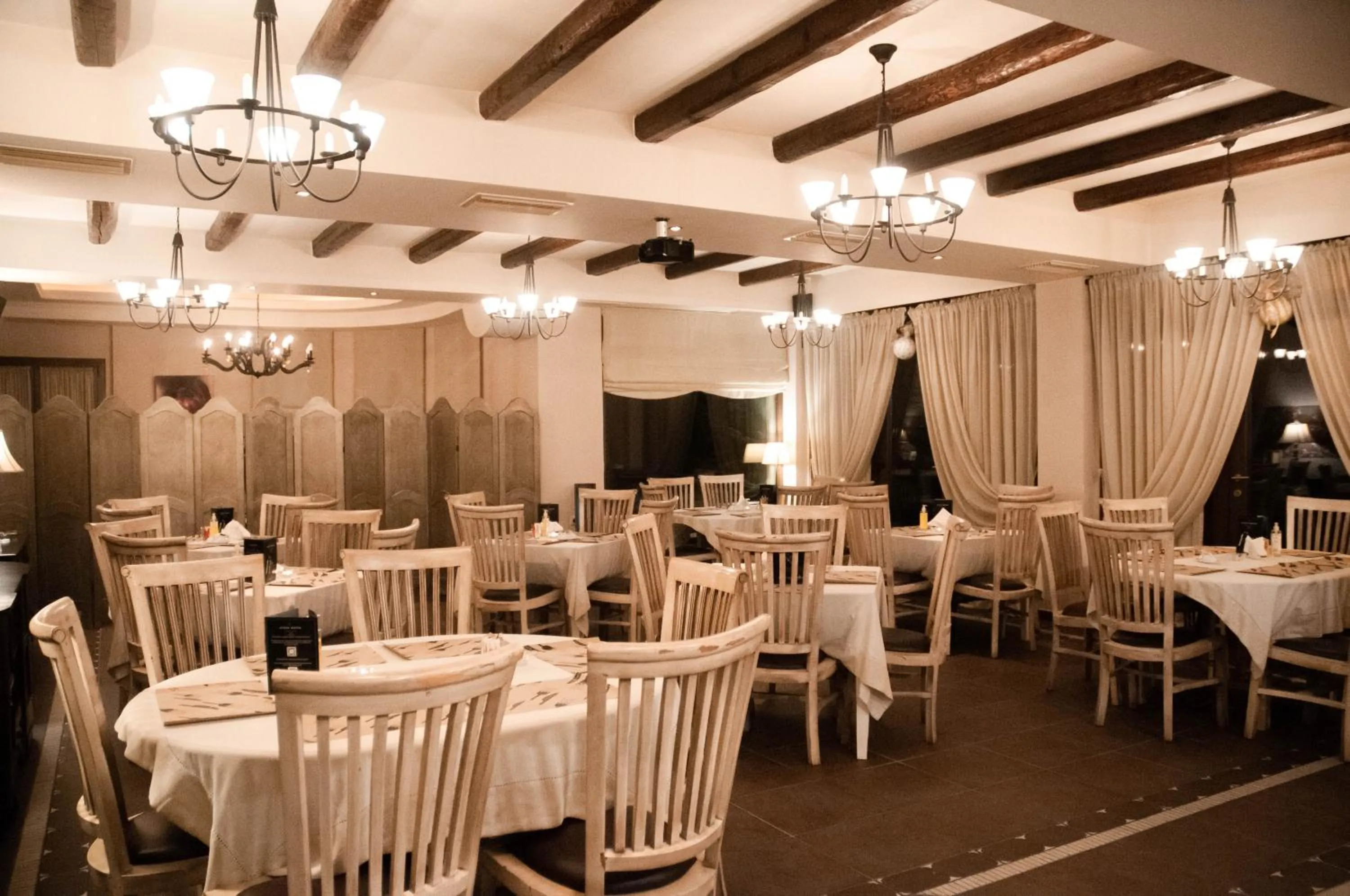 Restaurant/places to eat in Melegos Inn Hotel