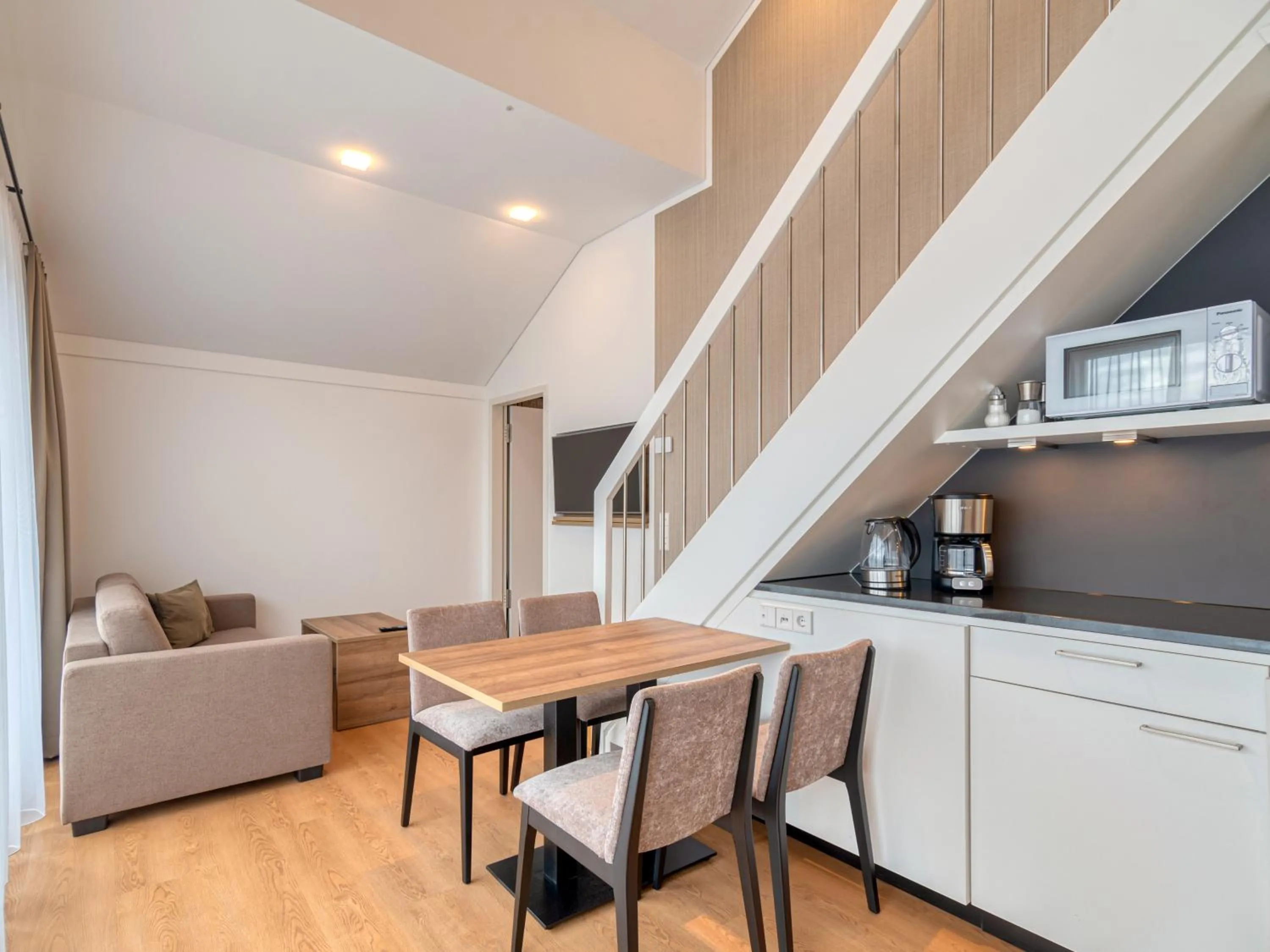 Coffee/tea facilities in WESTSIDE Hotel