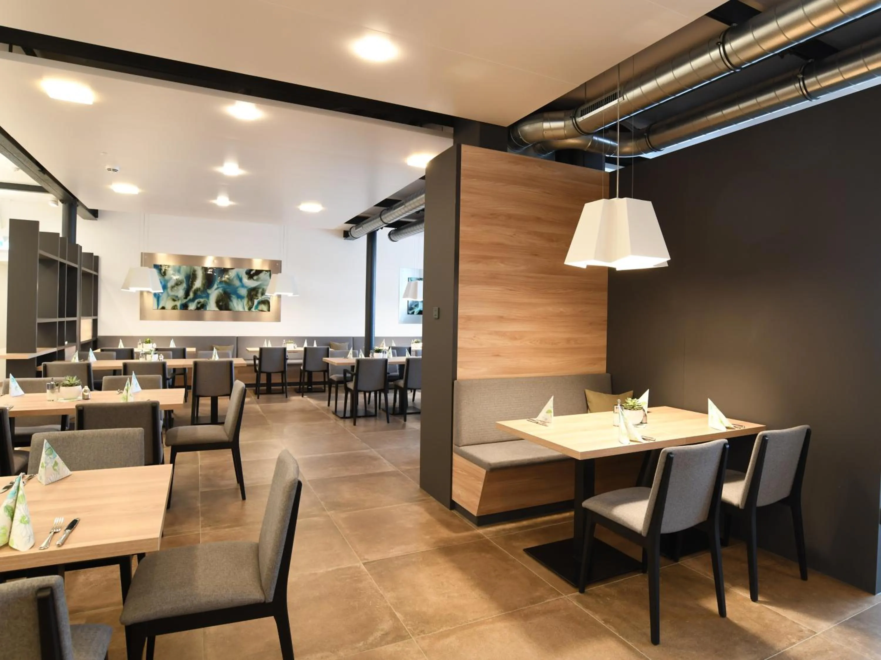 Restaurant/places to eat in WESTSIDE Hotel