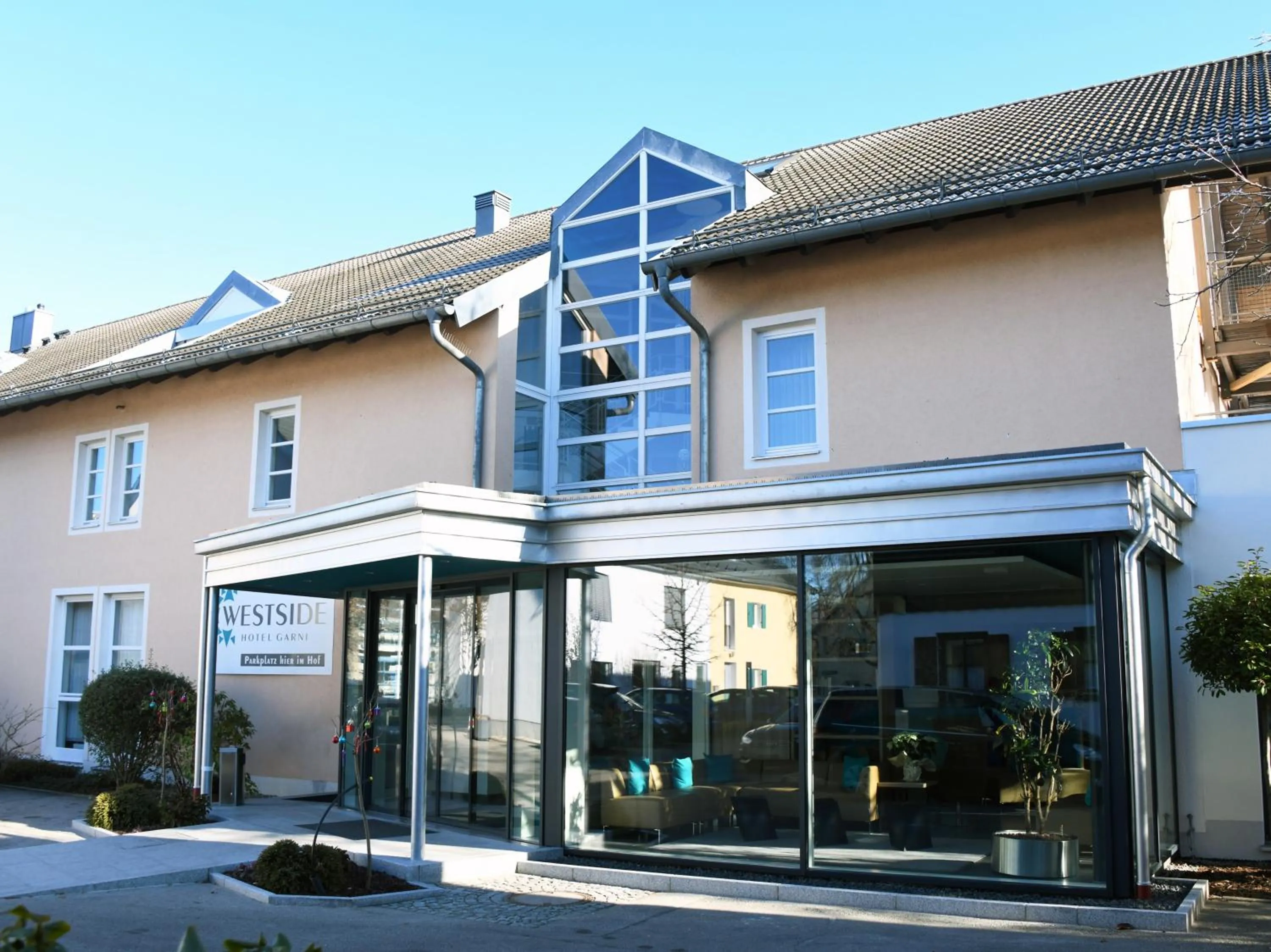 Facade/entrance in WESTSIDE Hotel