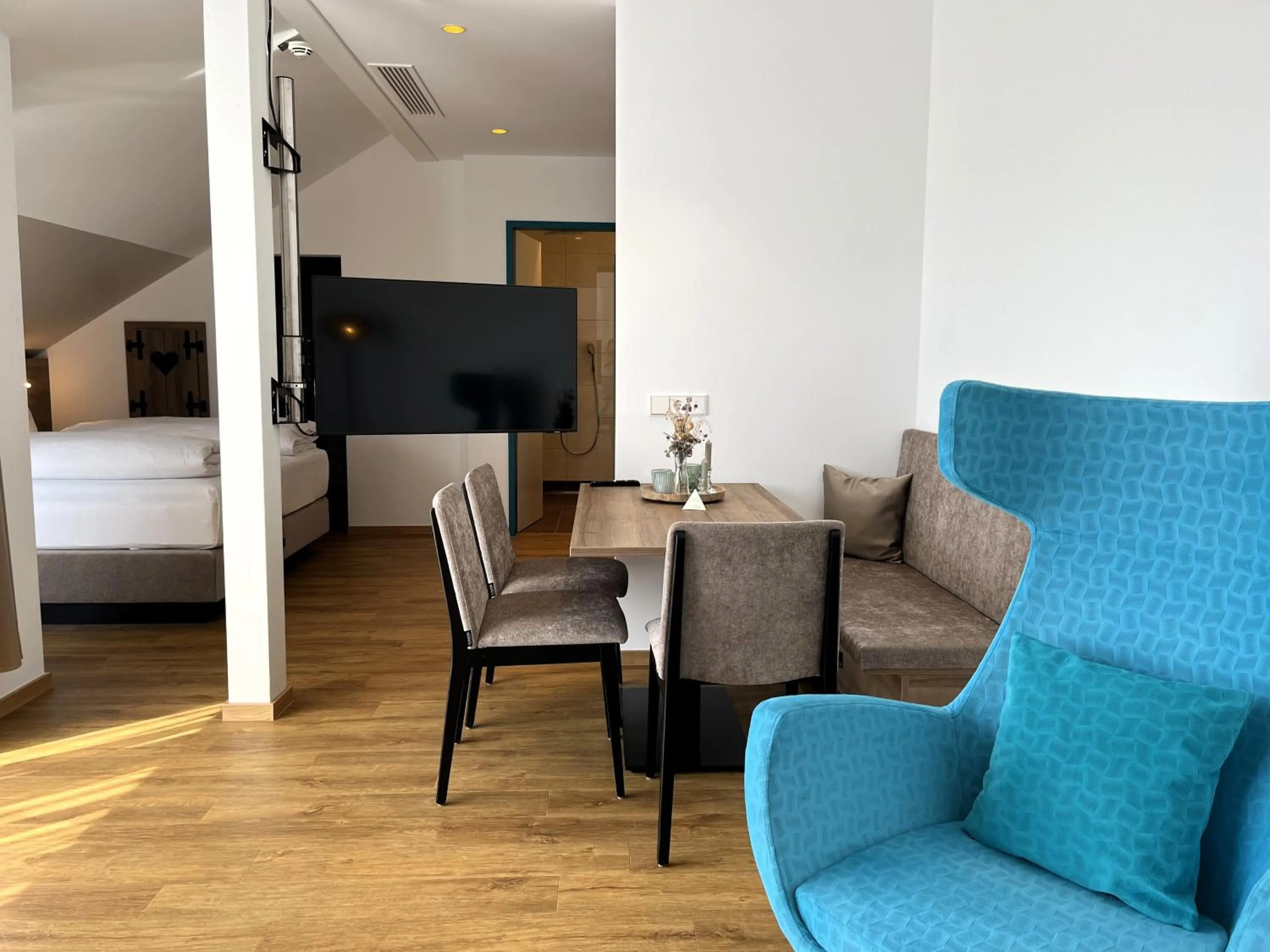 TV and multimedia in WESTSIDE Hotel