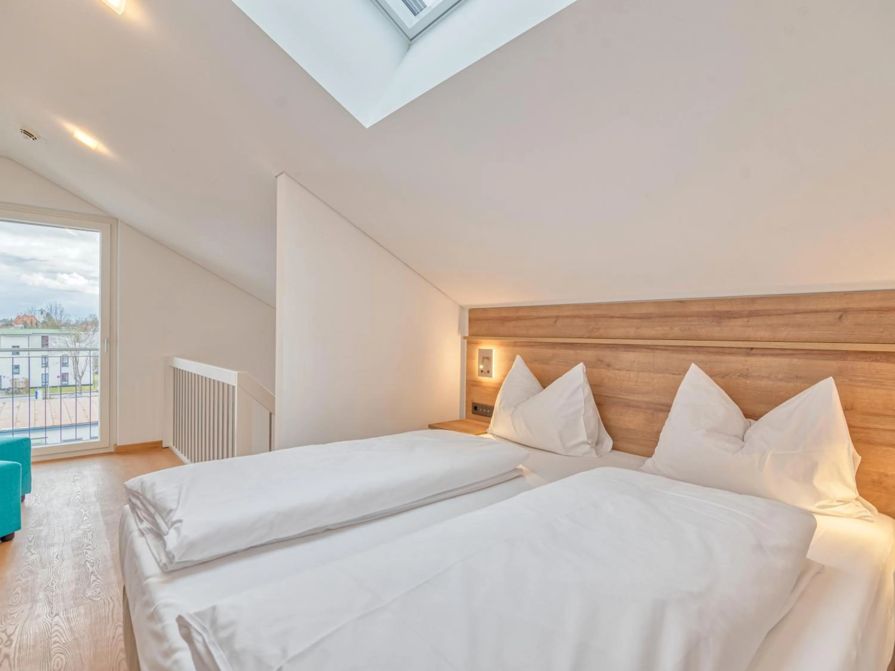 Area and facilities, Bed in WESTSIDE Hotel