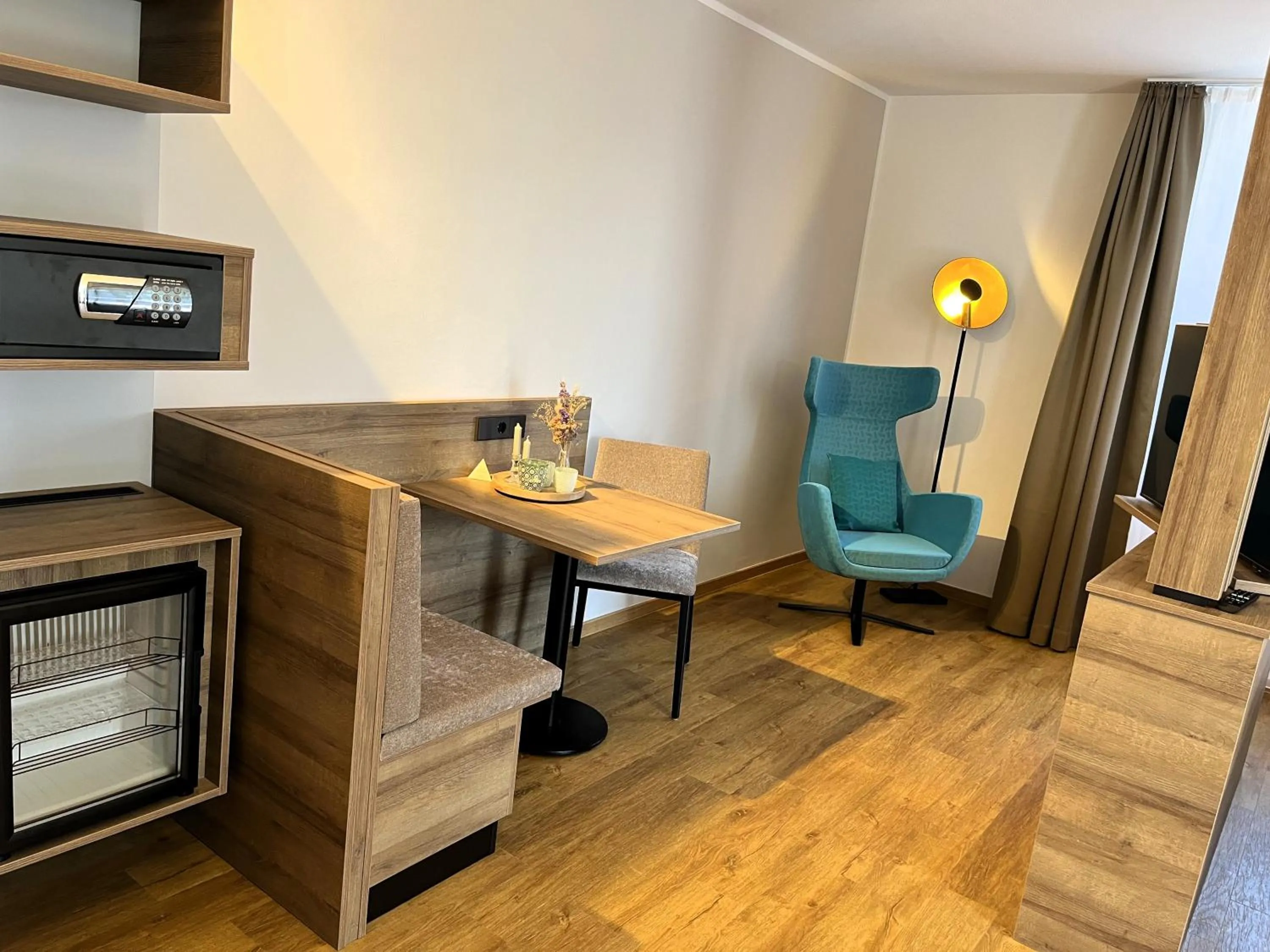 Seating area in WESTSIDE Hotel