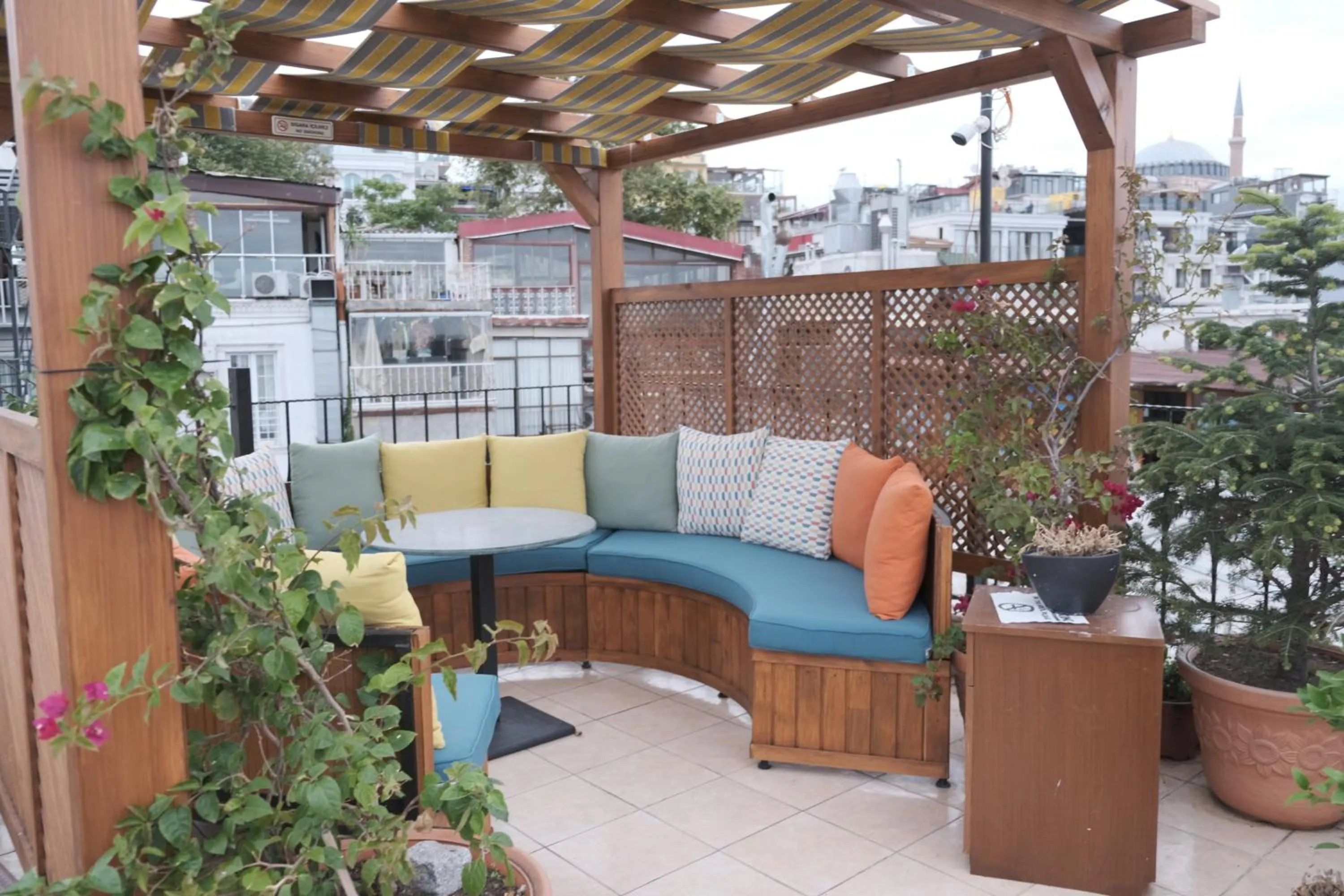 Restaurant/places to eat in Agora Guesthouse