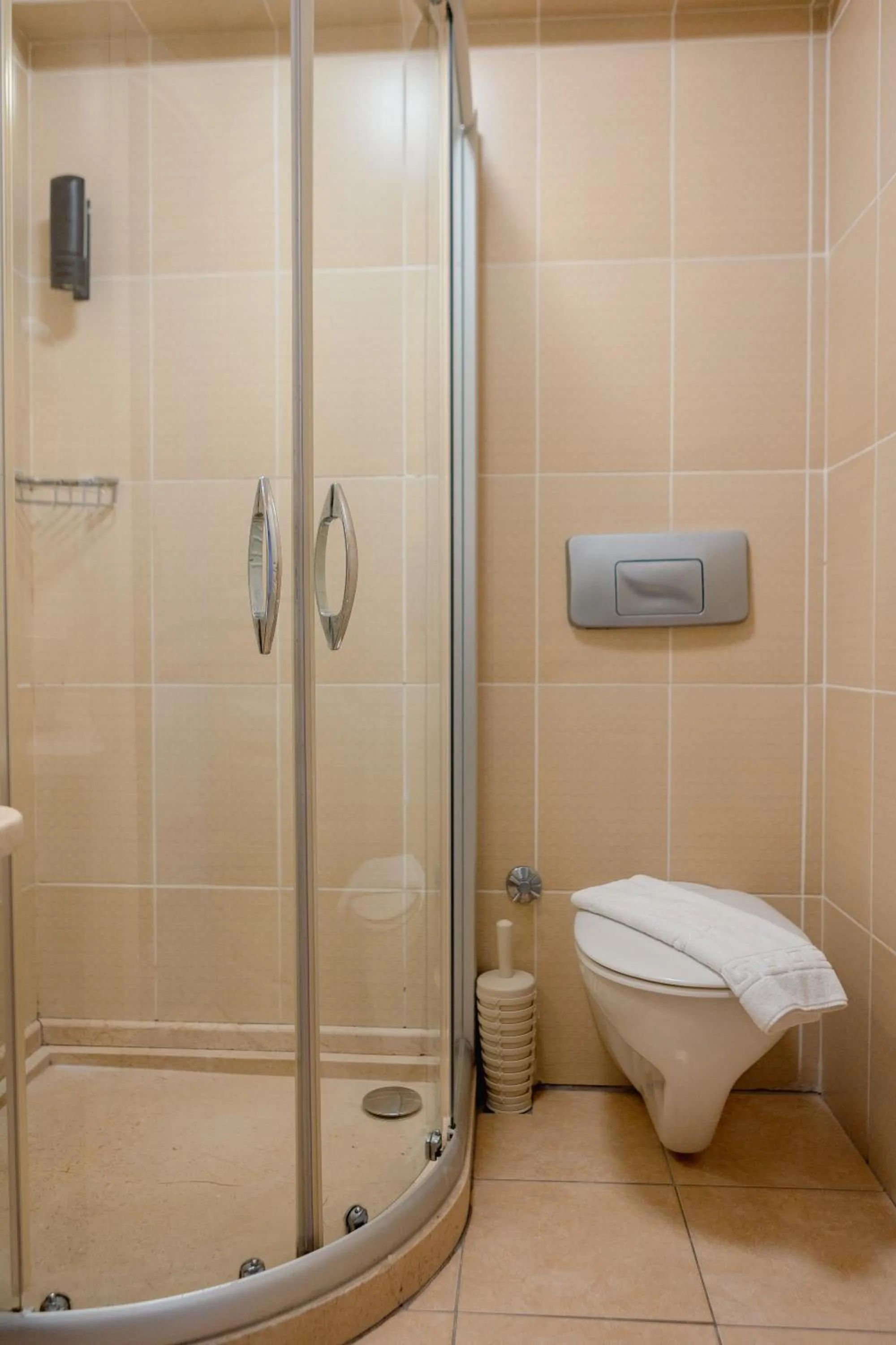 Shower in Agora Guesthouse