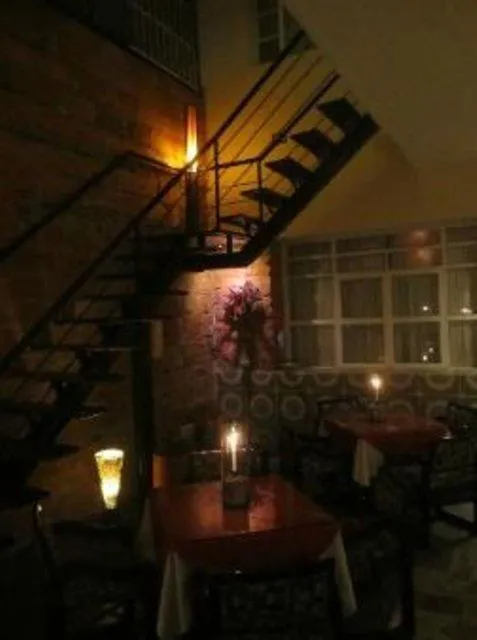 Restaurant/places to eat in 61Prado Hotel