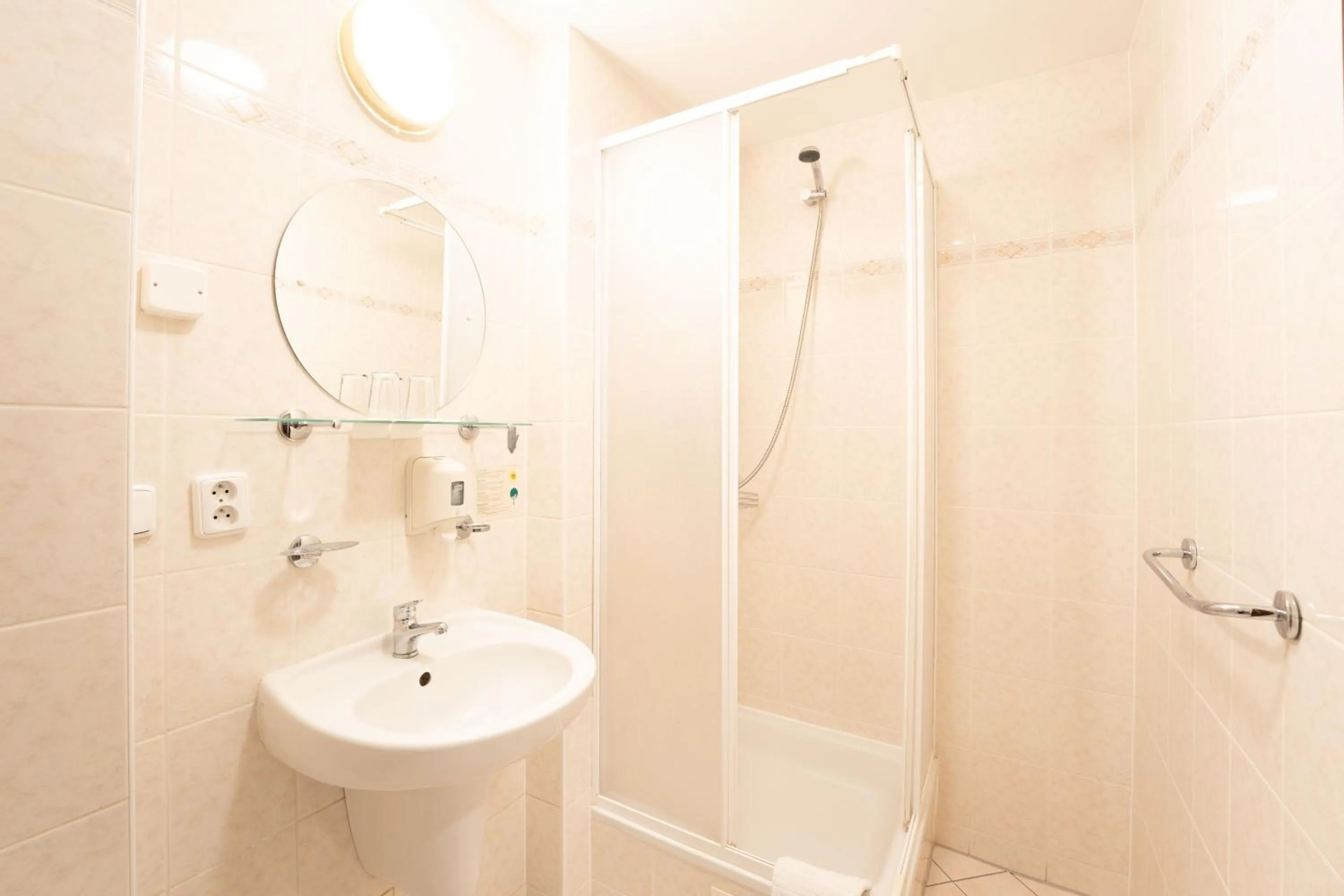 Shower in EA Hotel Elefant