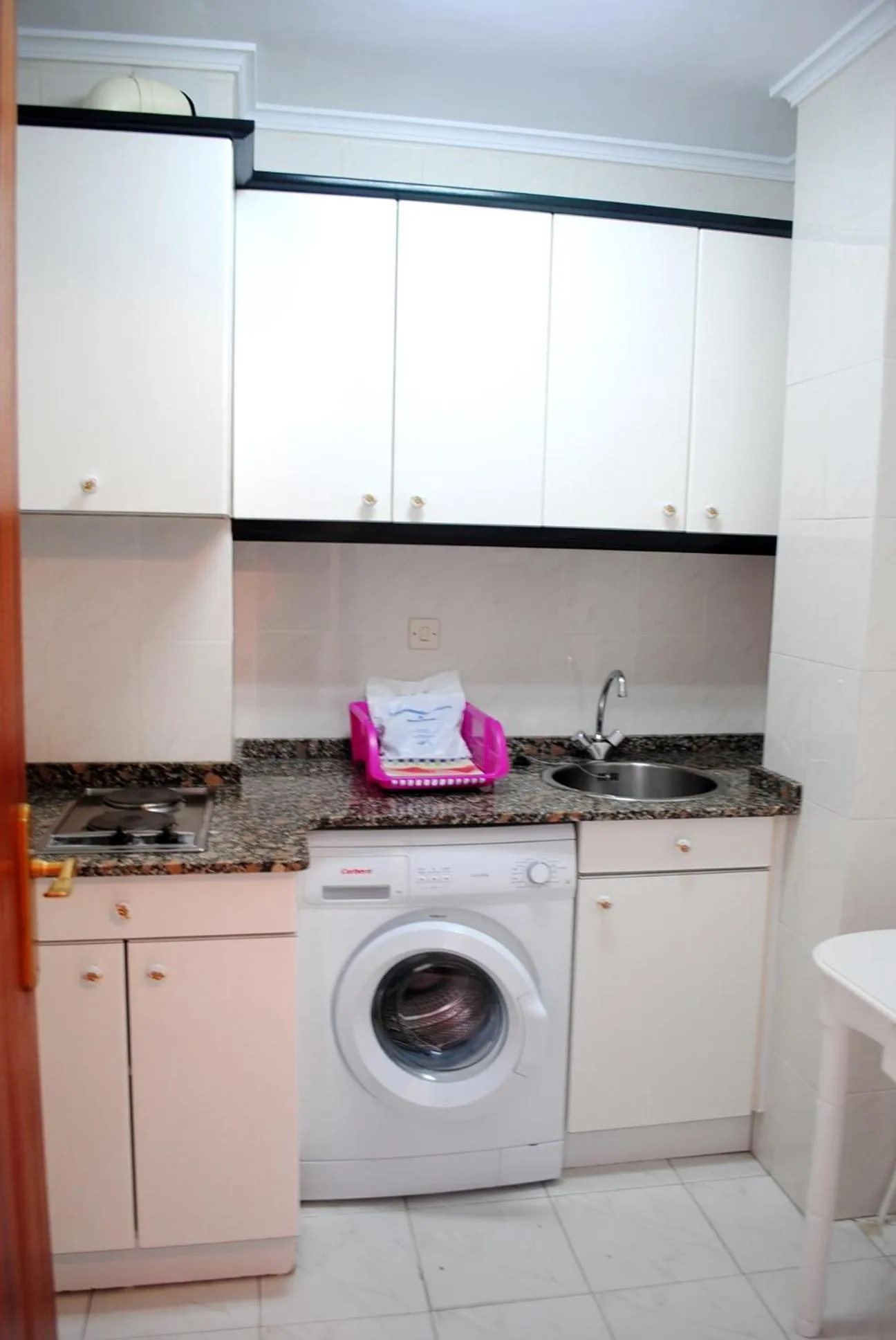 Kitchen or kitchenette in Apartamentos Regollera