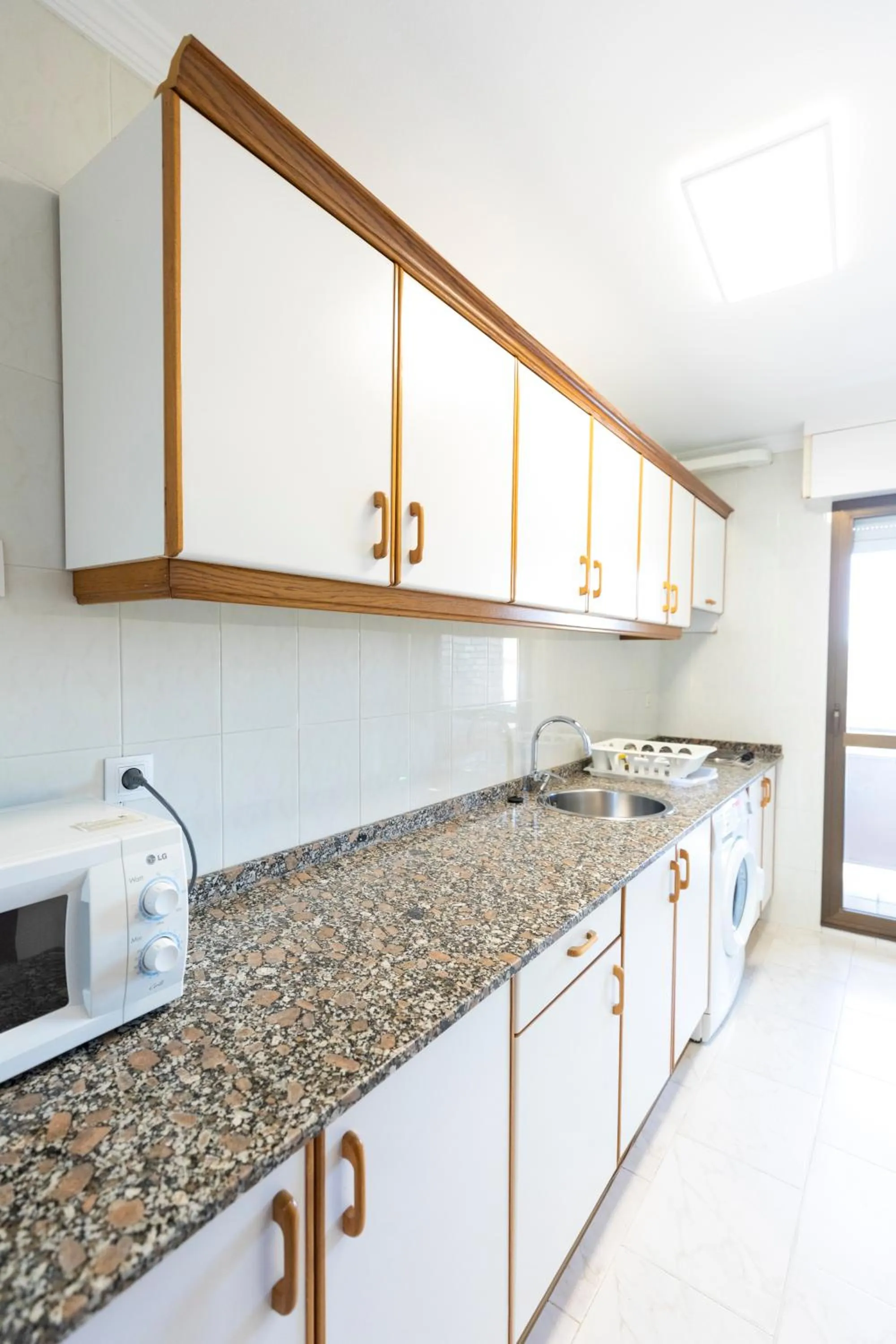 Kitchen or kitchenette in Apartamentos Regollera