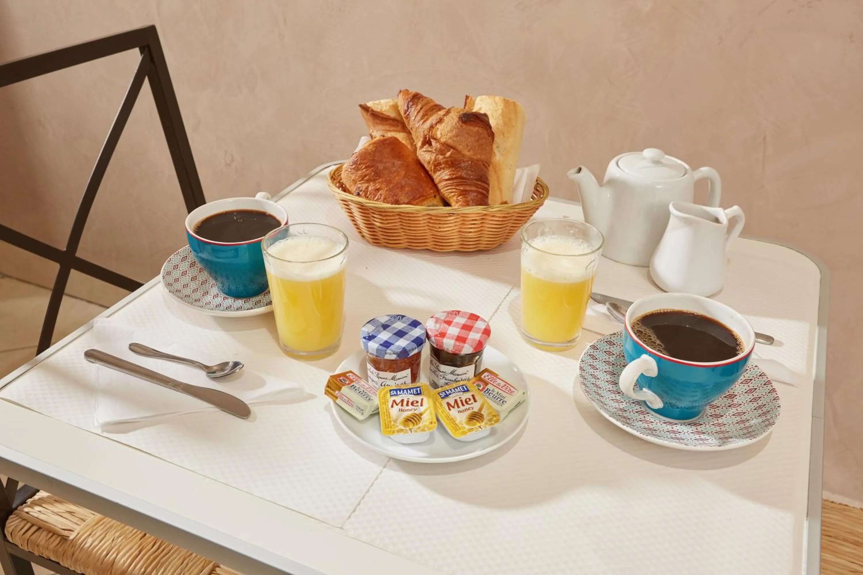 Continental breakfast in Hôtel Viator