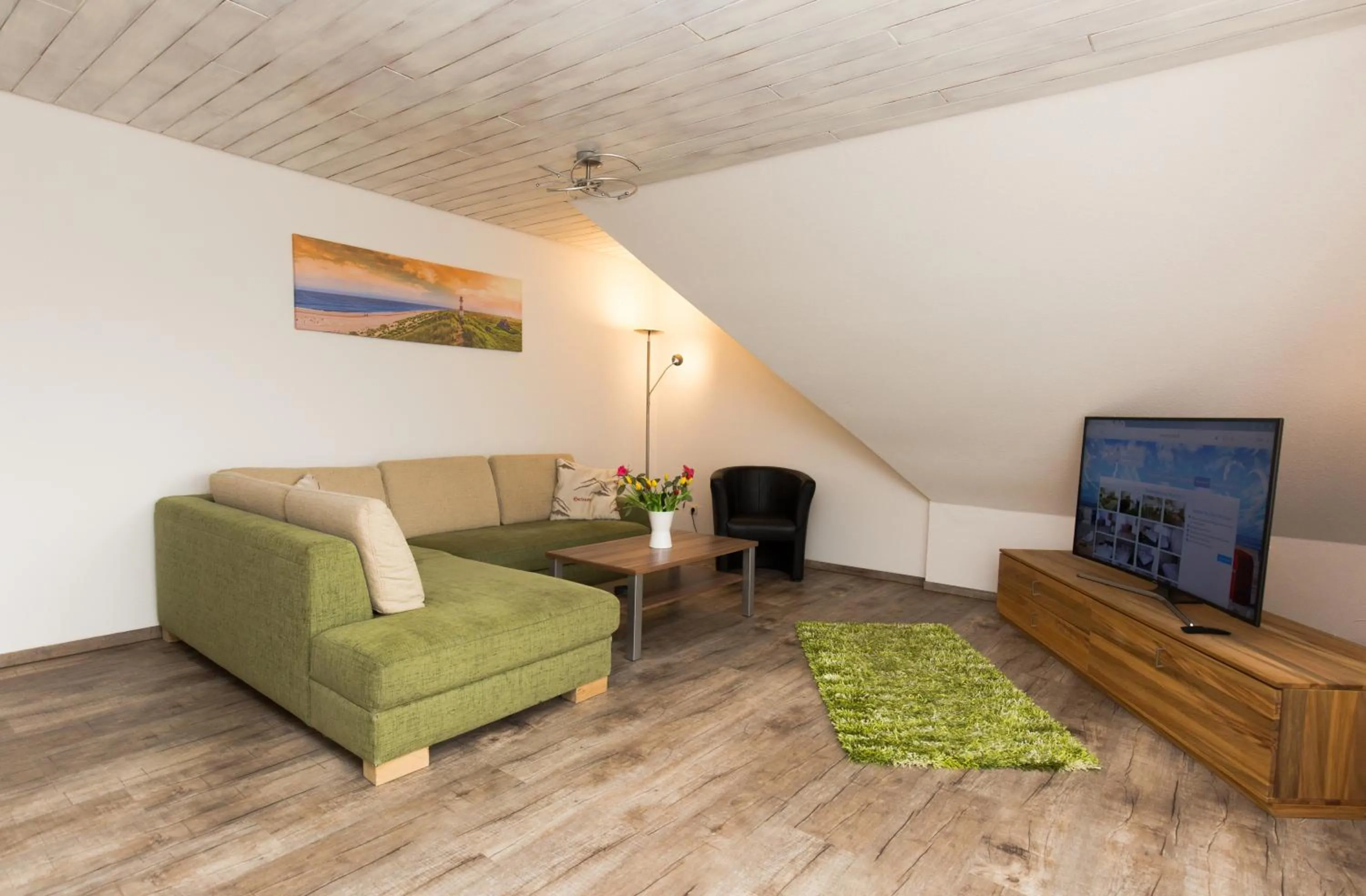 Two-Bedroom Apartment with Balcony - single occupancy in Ferienwohnung Haus zum Seehund mit Pool, Garten und Tischtennisplatte