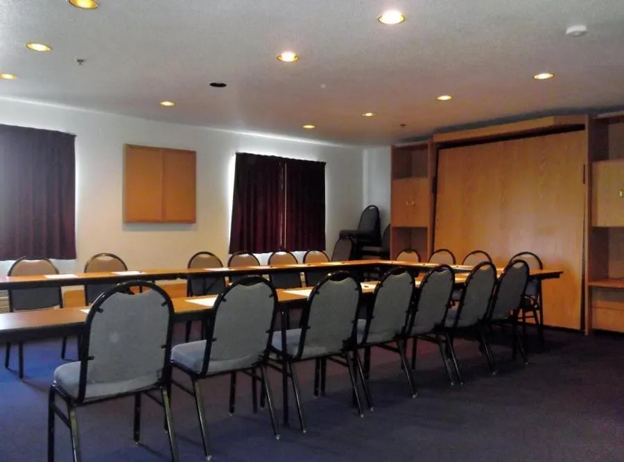 Meeting/conference room in Amerihost Inn & Suites Fulton